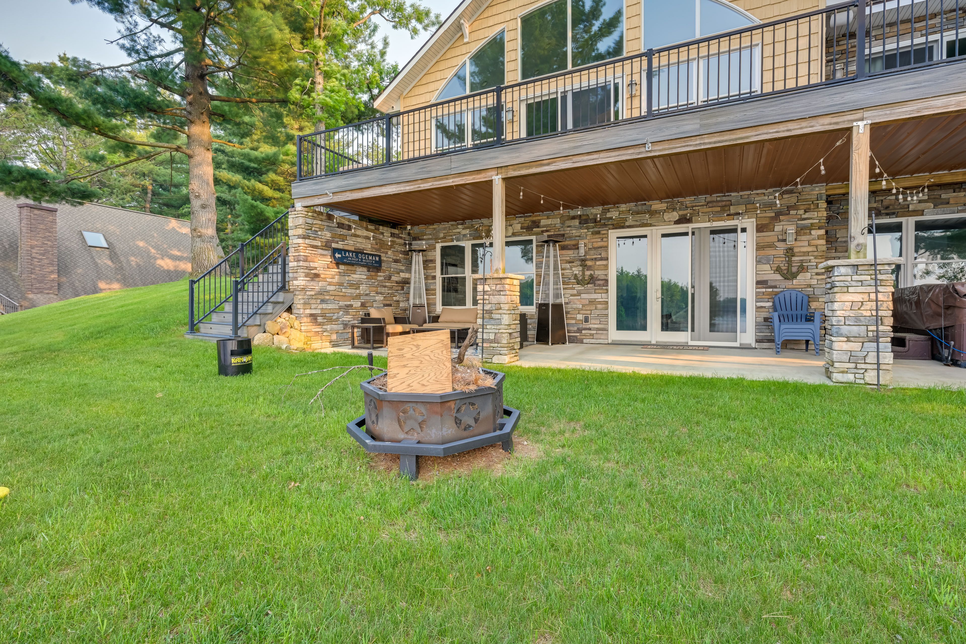 Lake Ogemaw Vacation Rental | 5BR | 3BA | 4,500 Sq Ft | Stairs Required