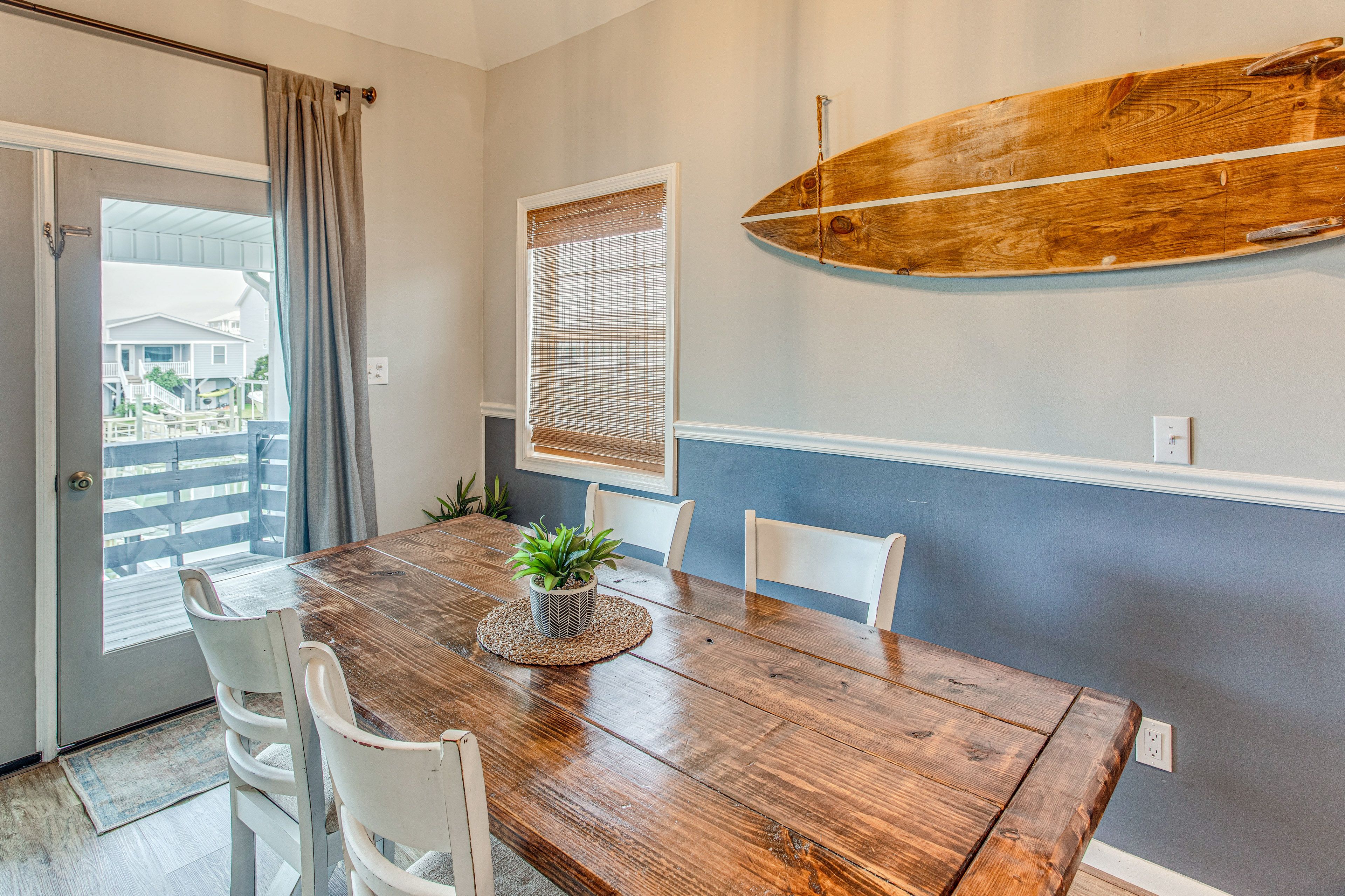 Dining Area | Dishes & Flatware Provided
