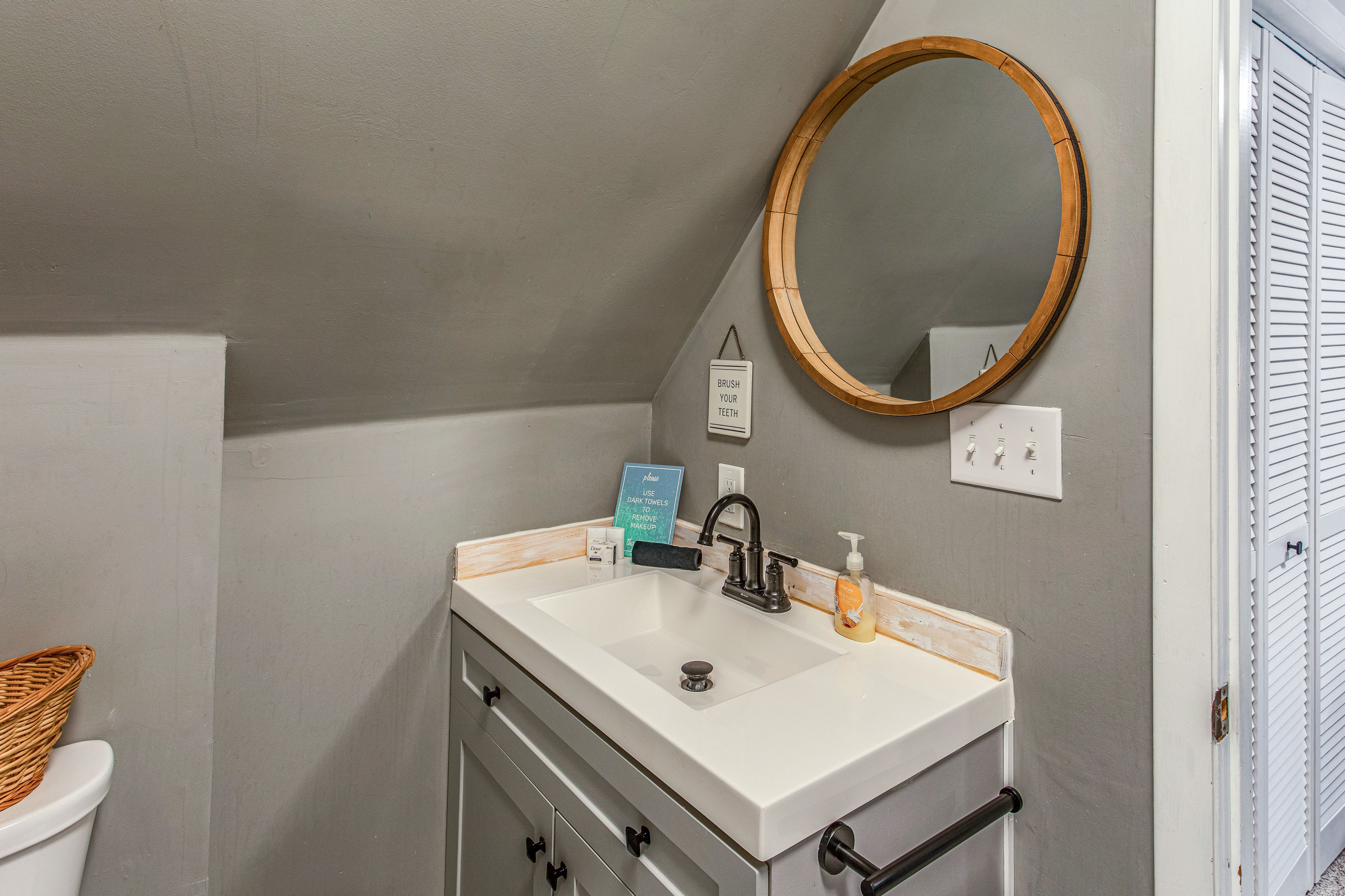 Full Bathroom | 2nd Floor