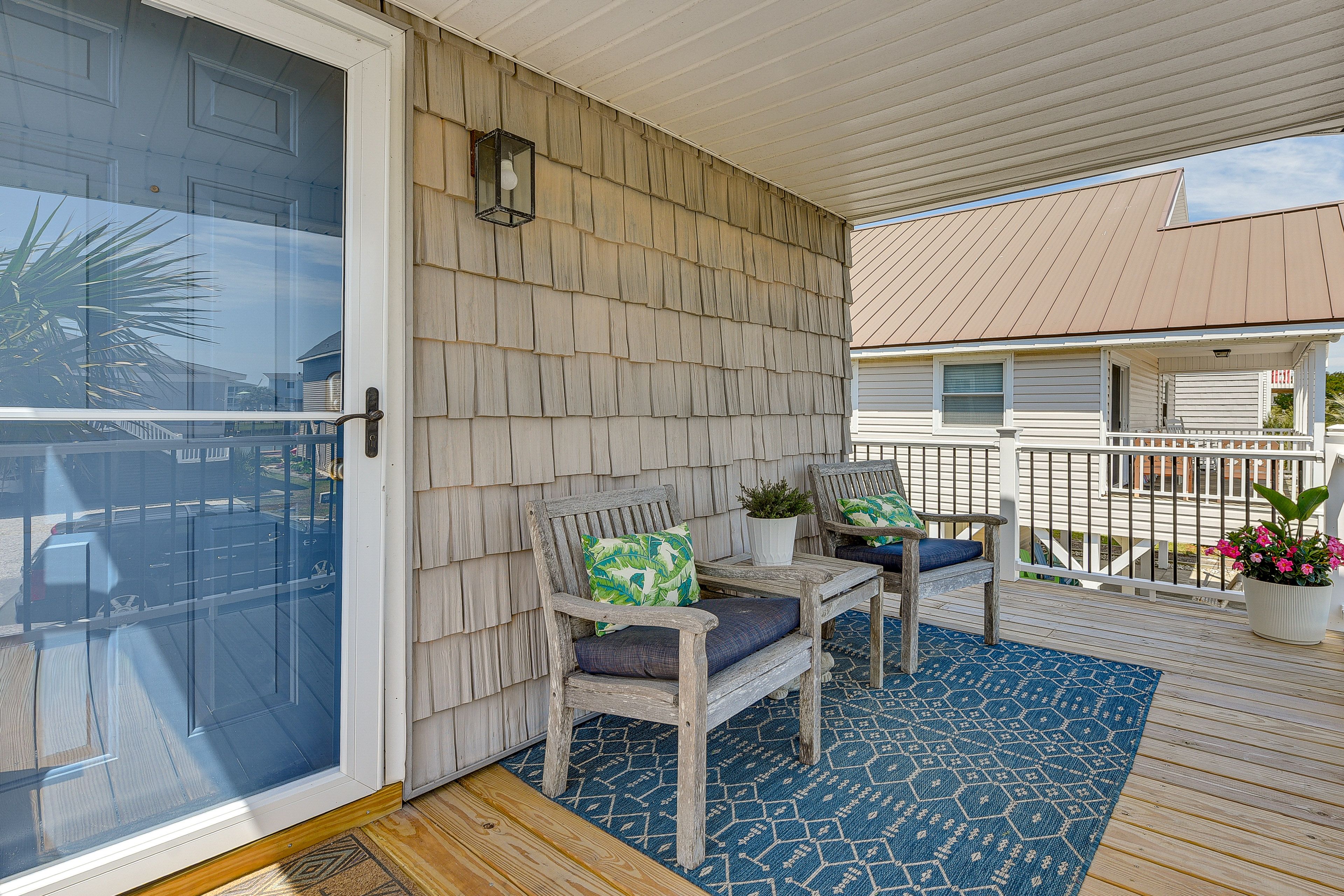 Wraparound Deck