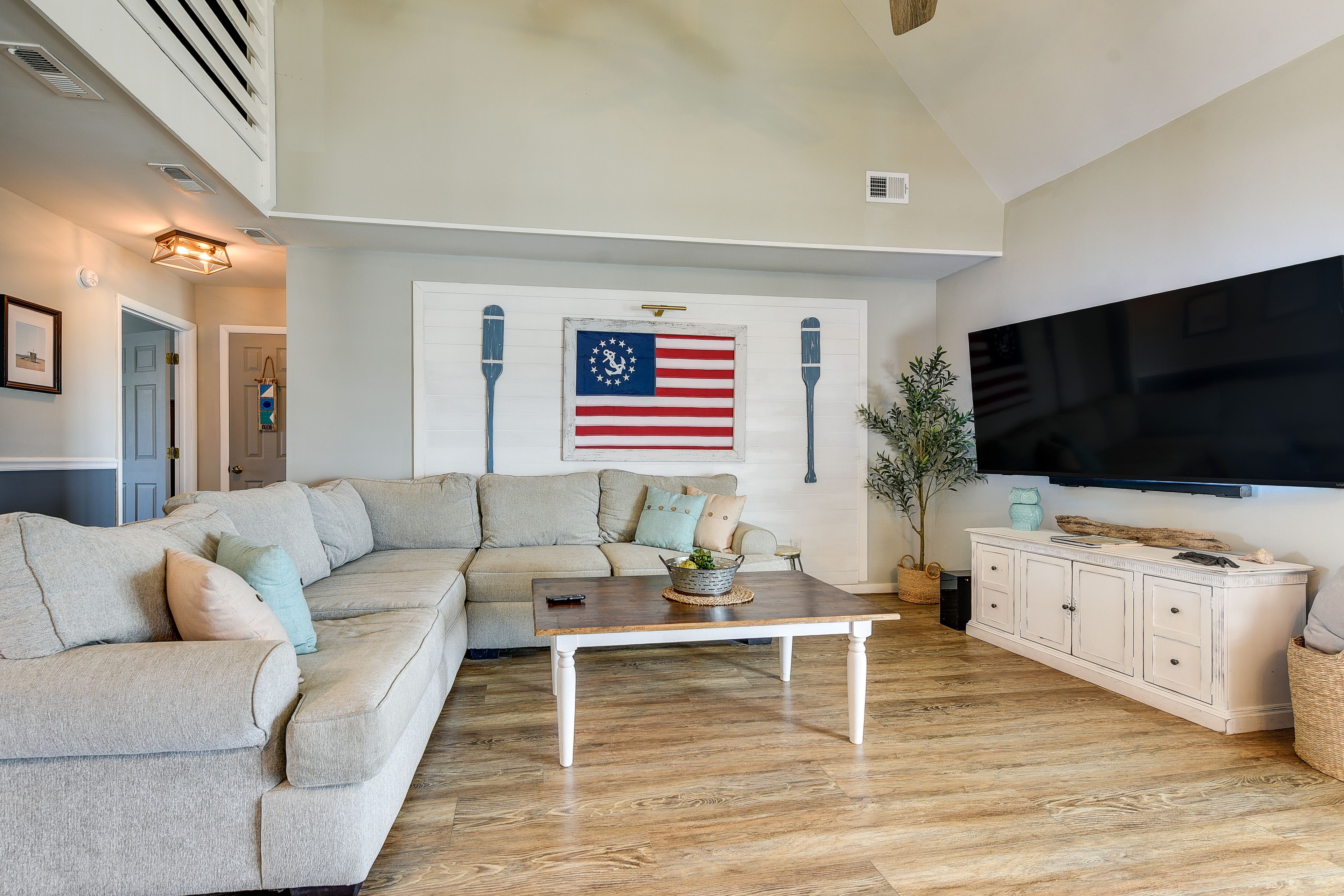 Living Room | Free WiFi | Smart TV | Central A/C & Heating | 2nd Floor