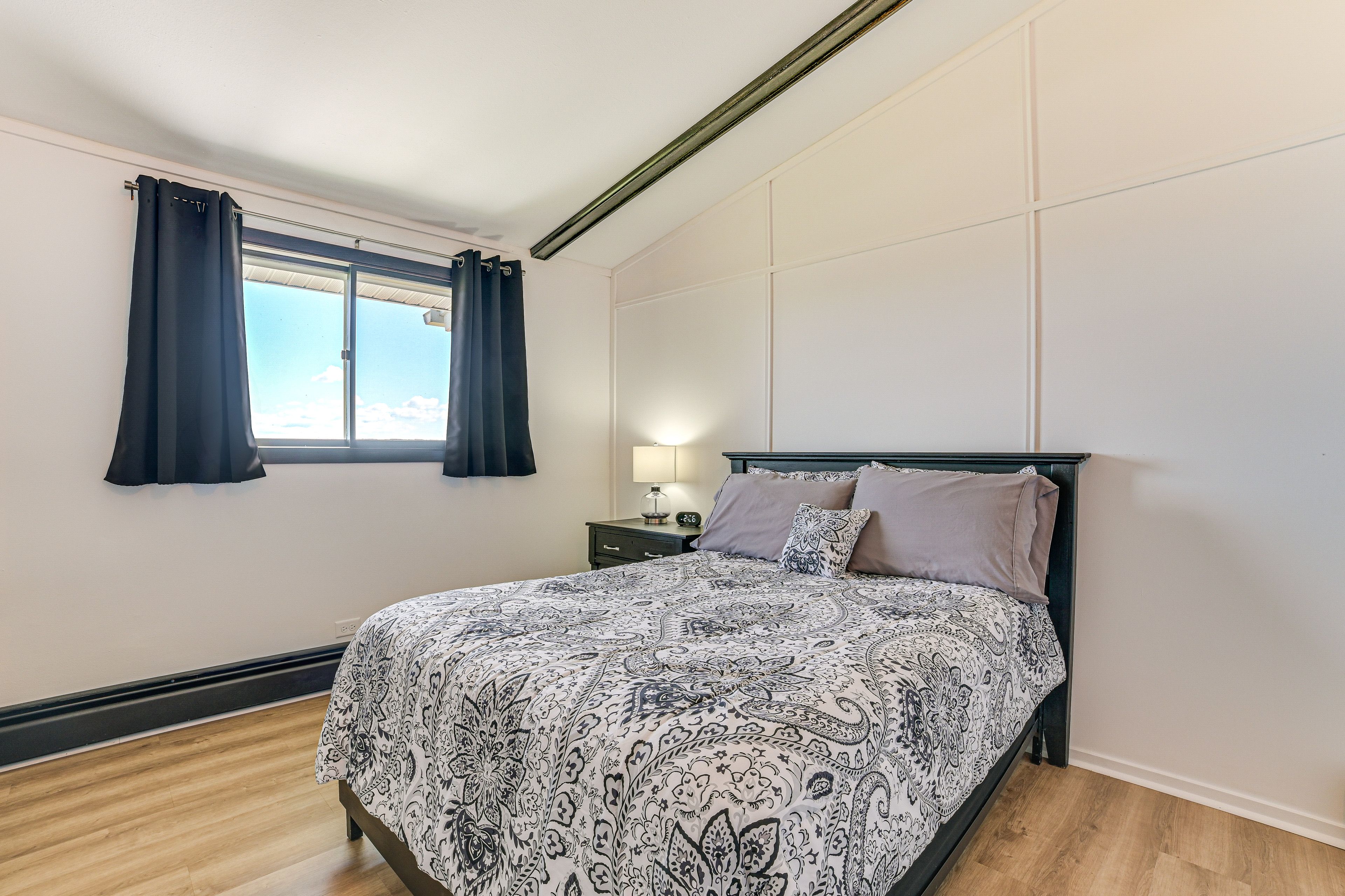 Bedroom 2 | Queen Bed