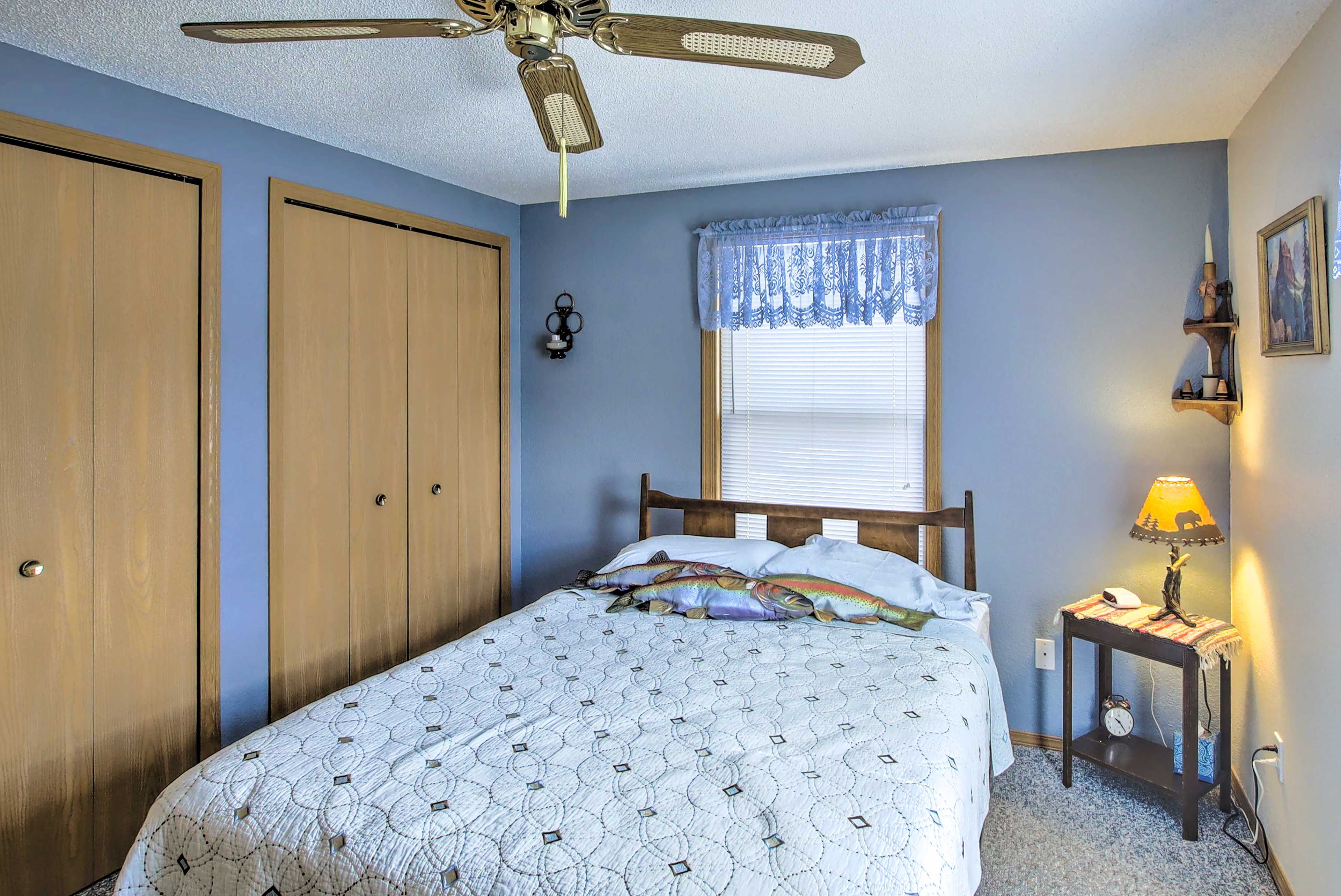 Bedroom 1 | Queen Bed