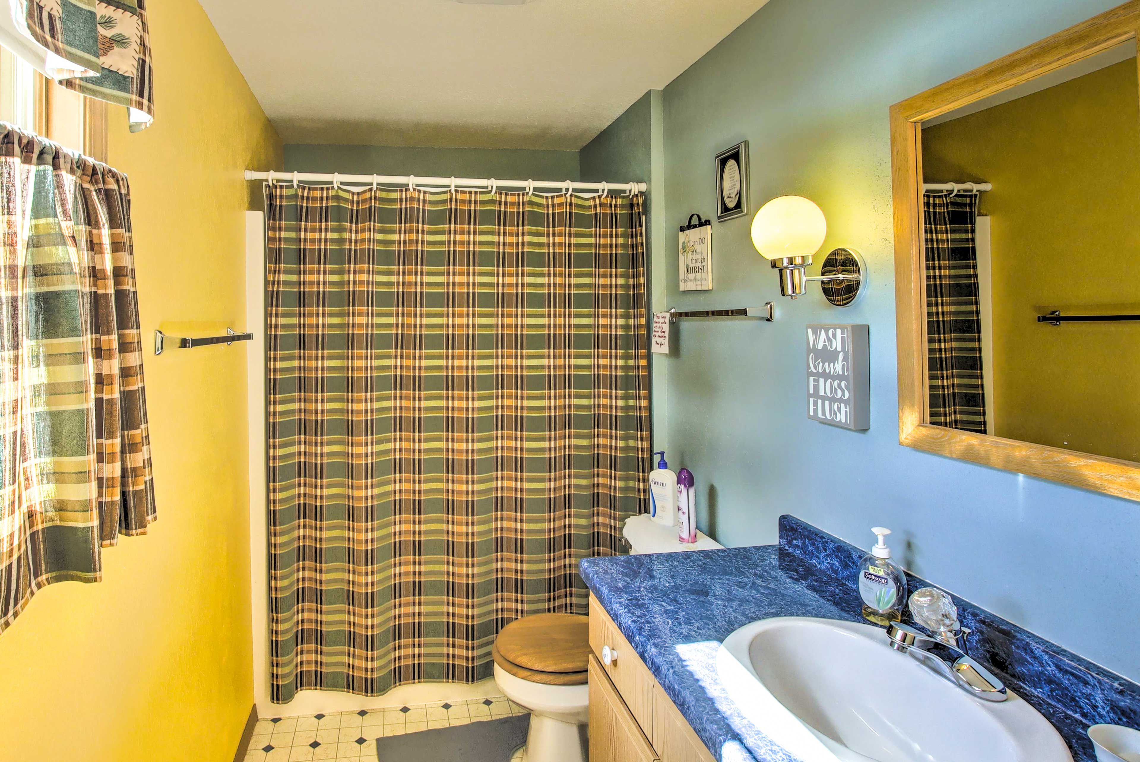 En-Suite Bathroom | Towels Provided