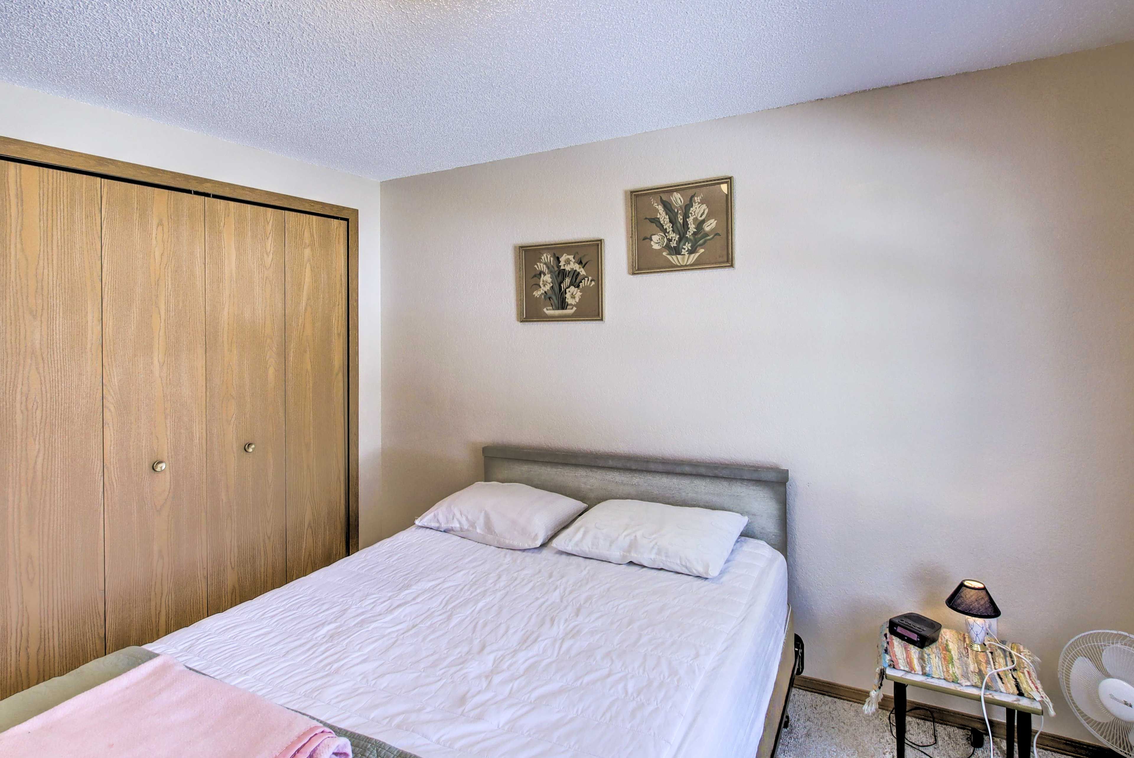 Bedroom 2 | Queen Bed