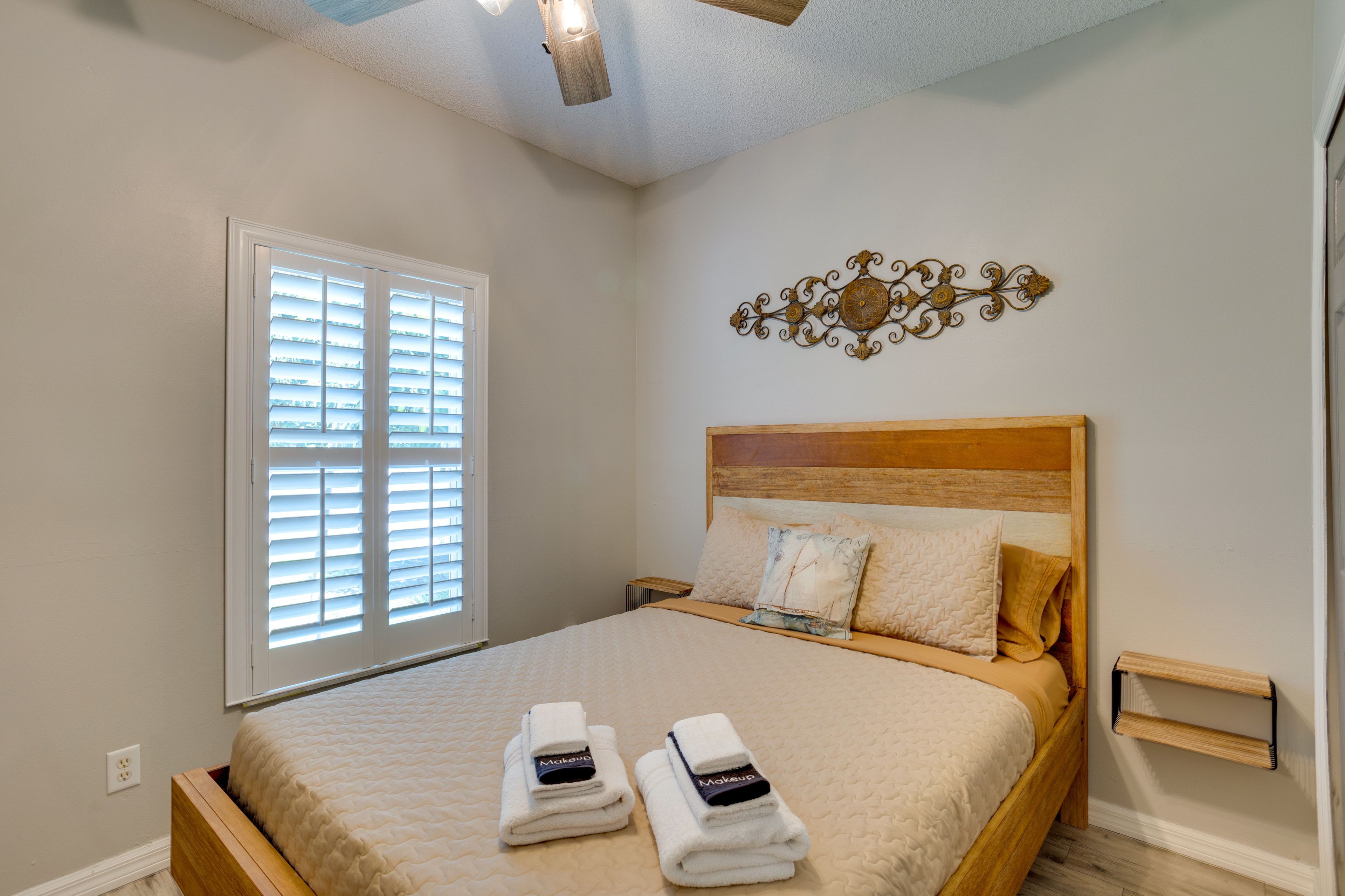 Bedroom 2 | Queen Bed