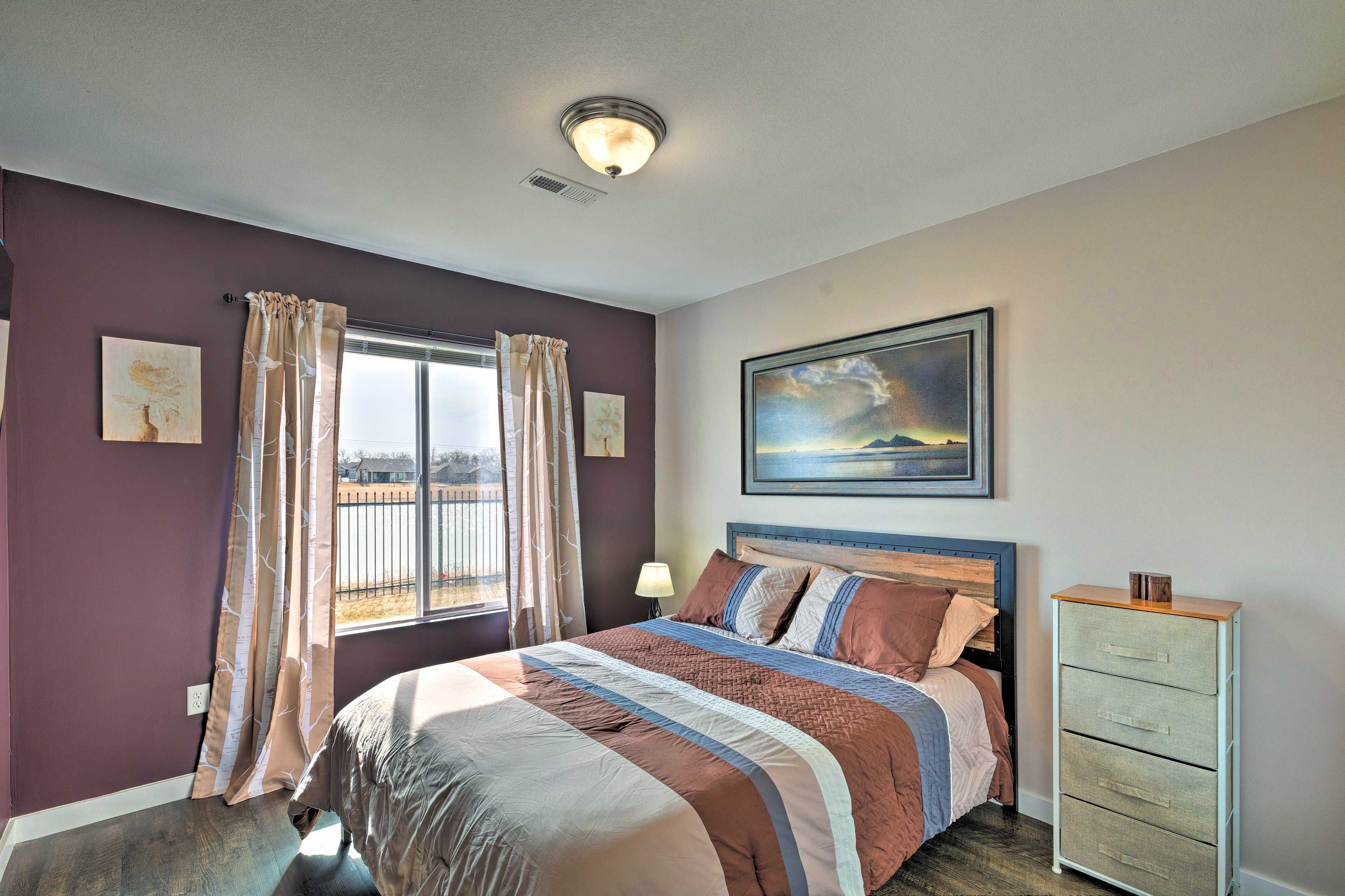 Bedroom 2 | Queen Bed
