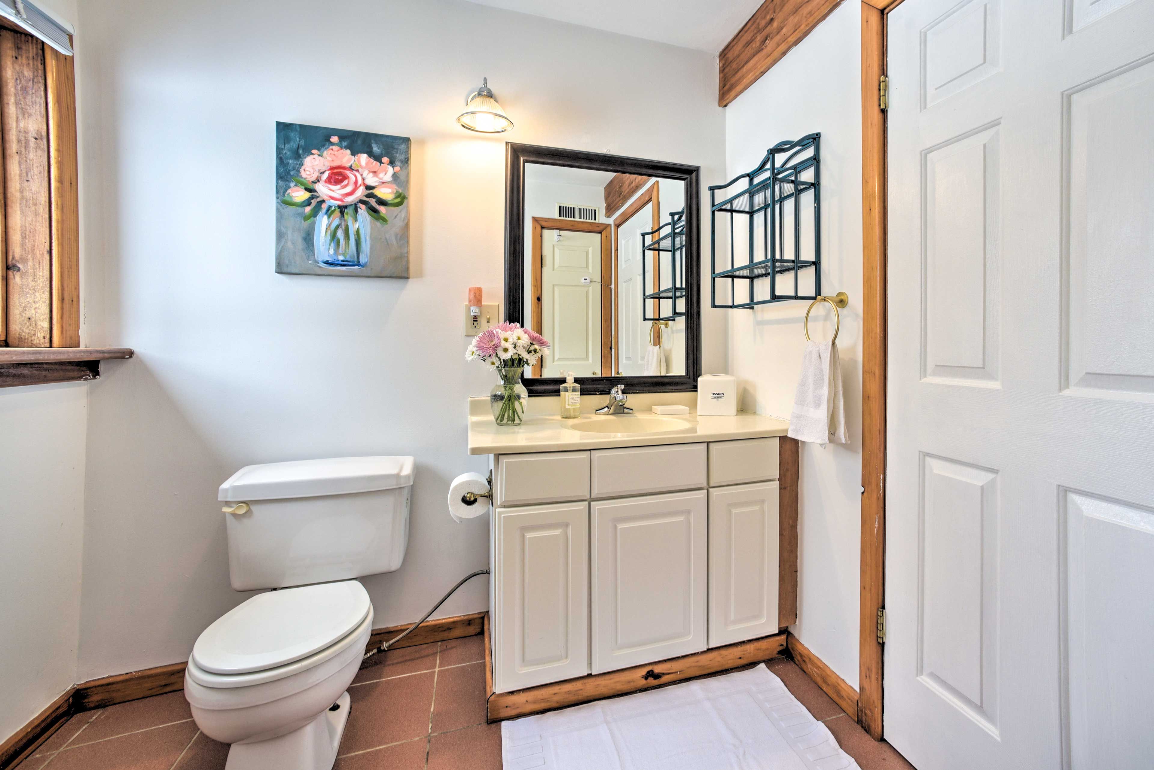 Full Bathroom | Complimentary Toiletries