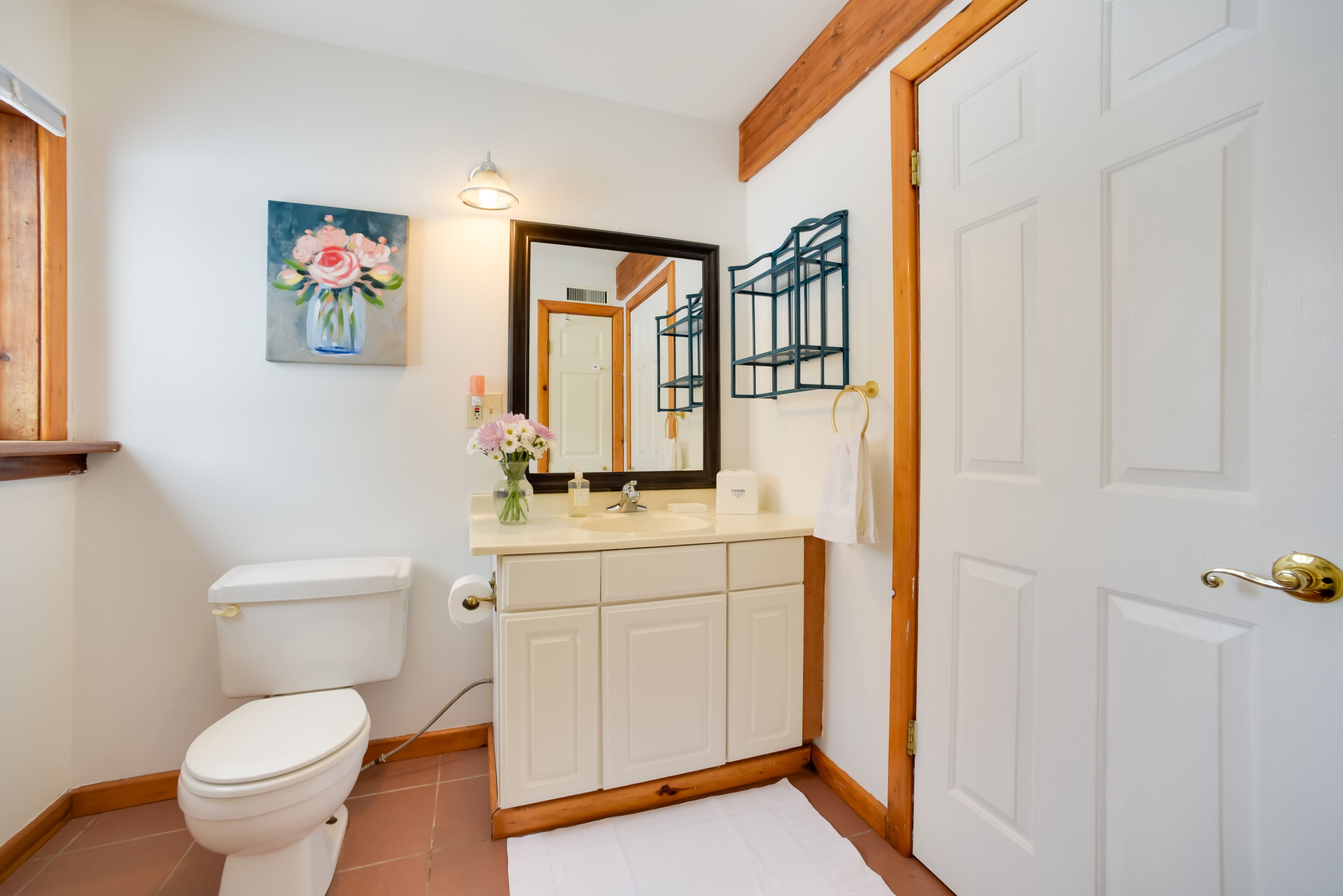 Full Bathroom | Complimentary Toiletries | Towels Provided