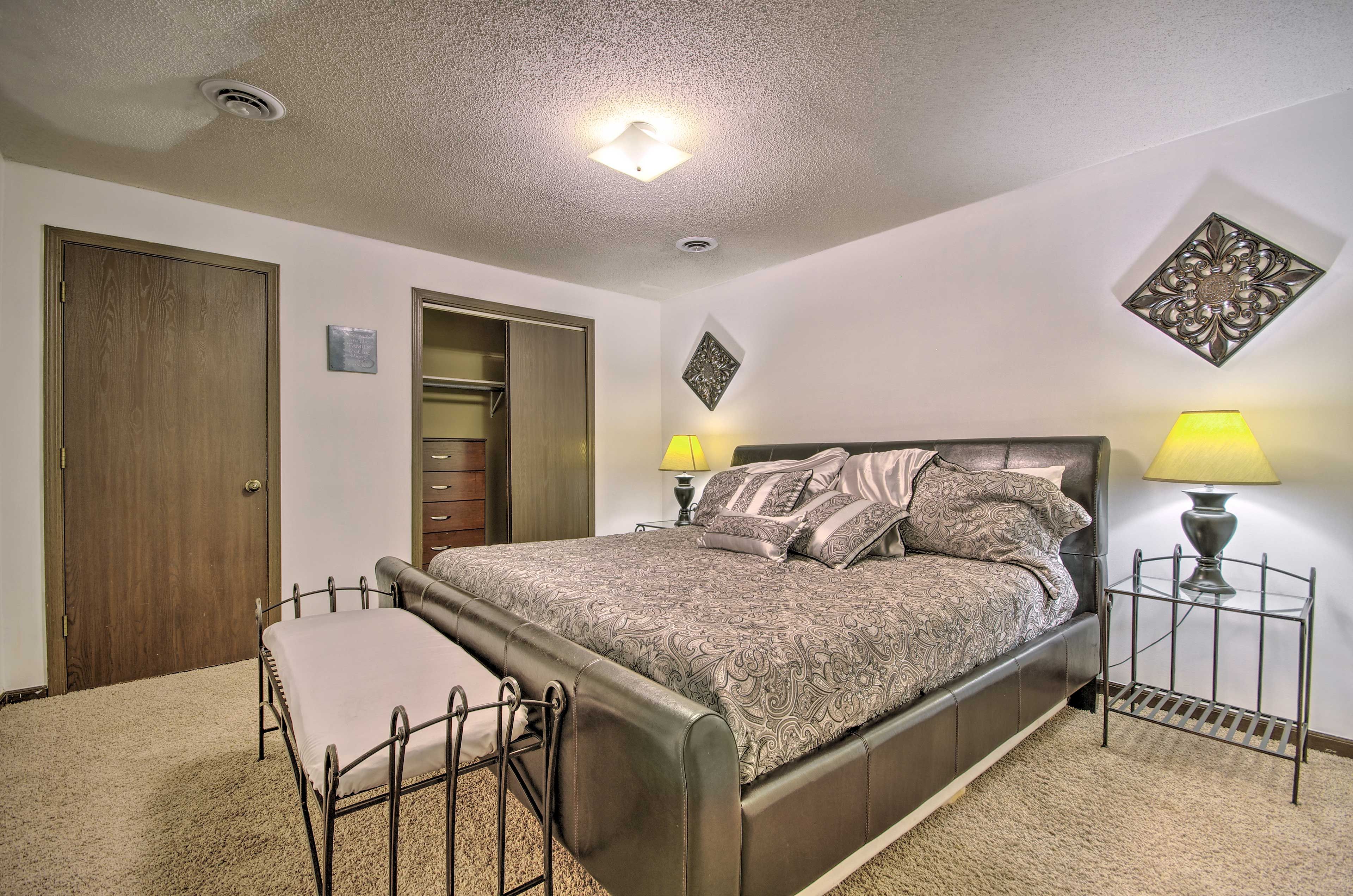 Bedroom | King Bed