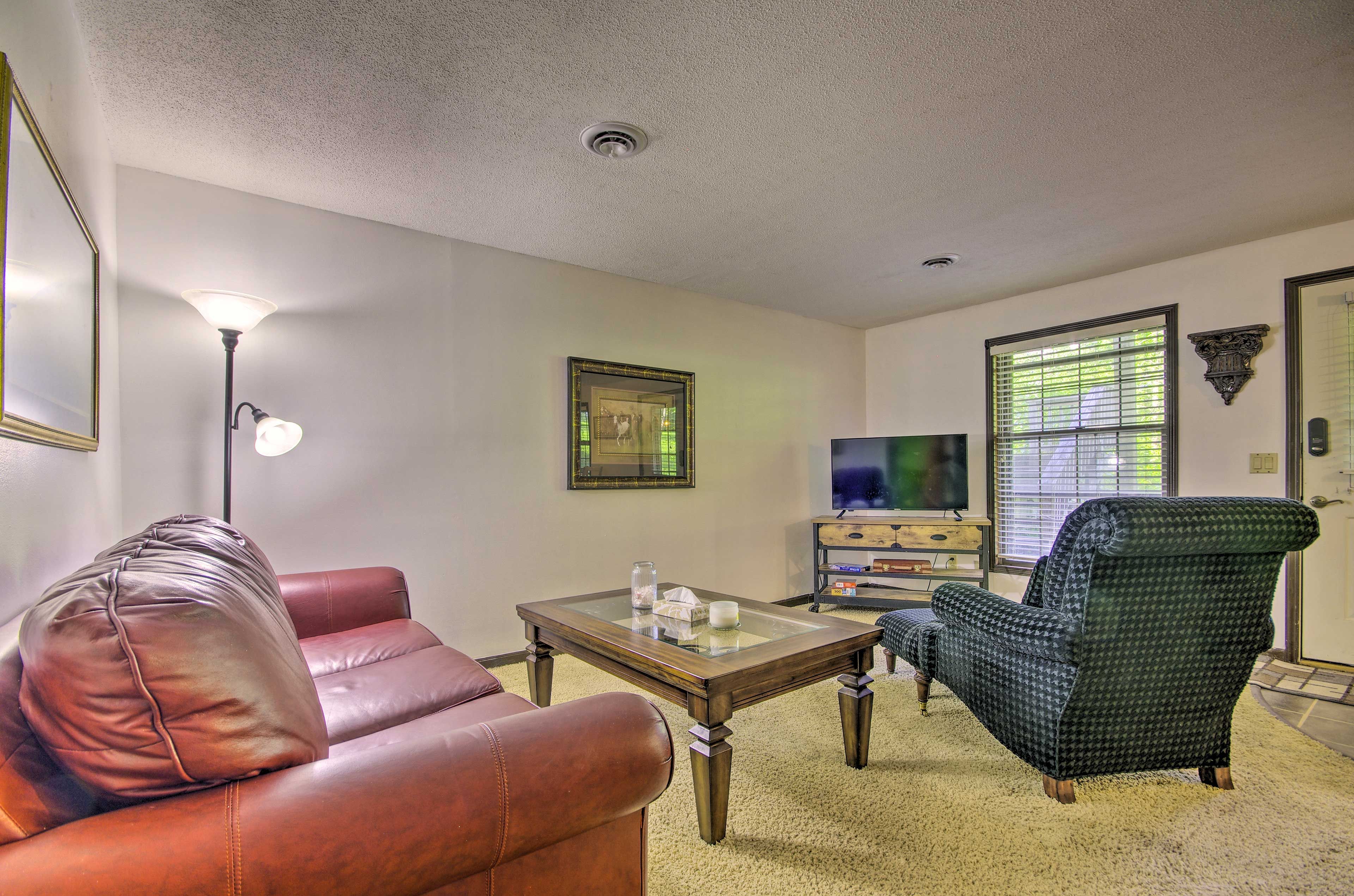 Living Area | Queen Sleeper Sofa | Flat-Screen TV