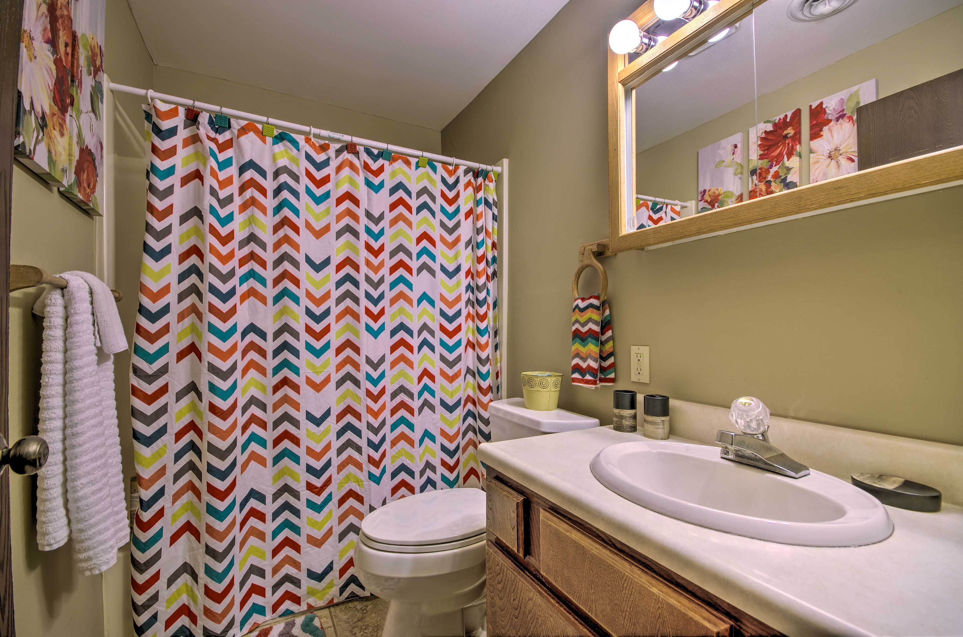 Full Bathroom | Complimentary Toiletries