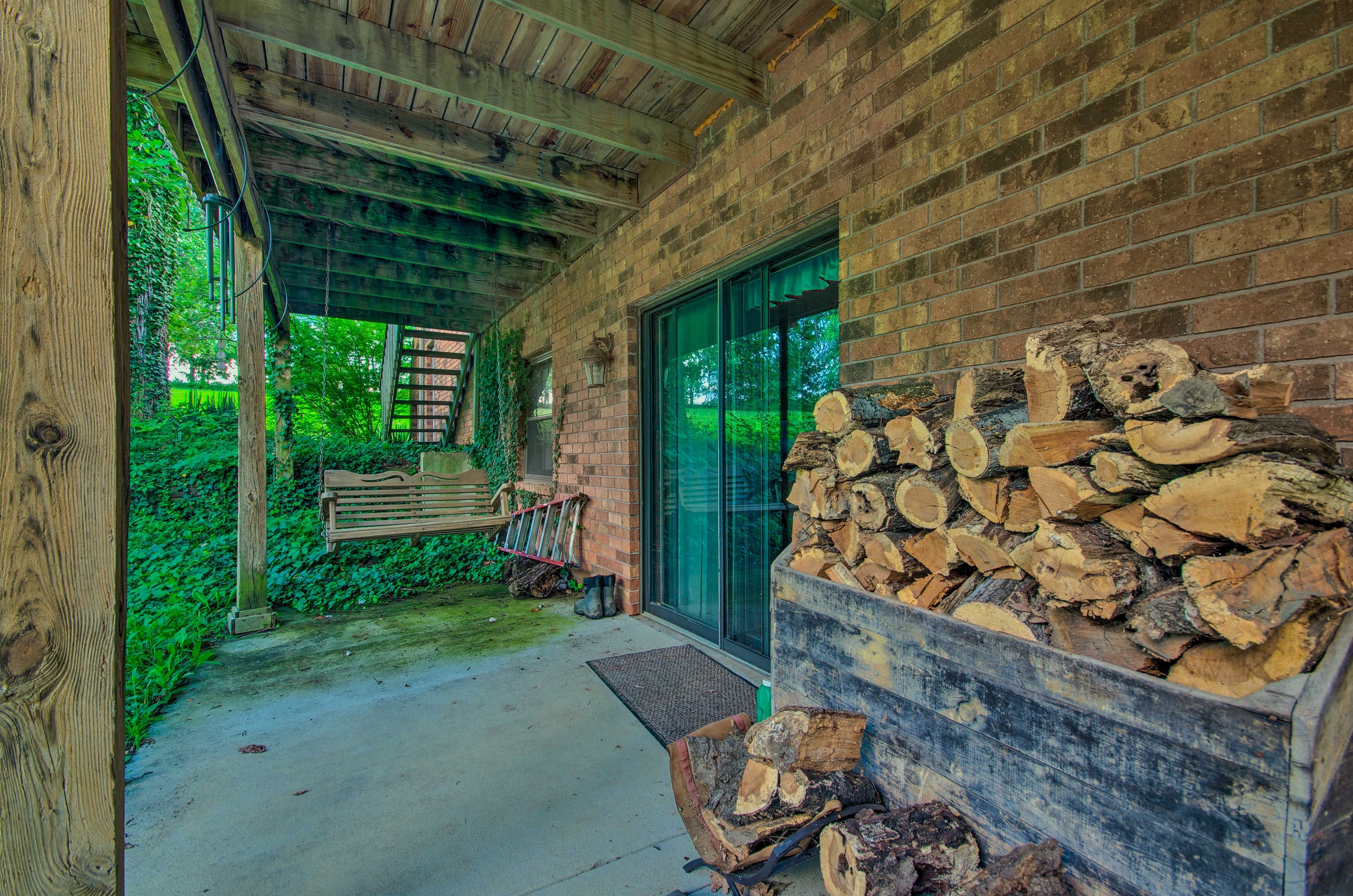 Apartment Exterior | Bench Swing