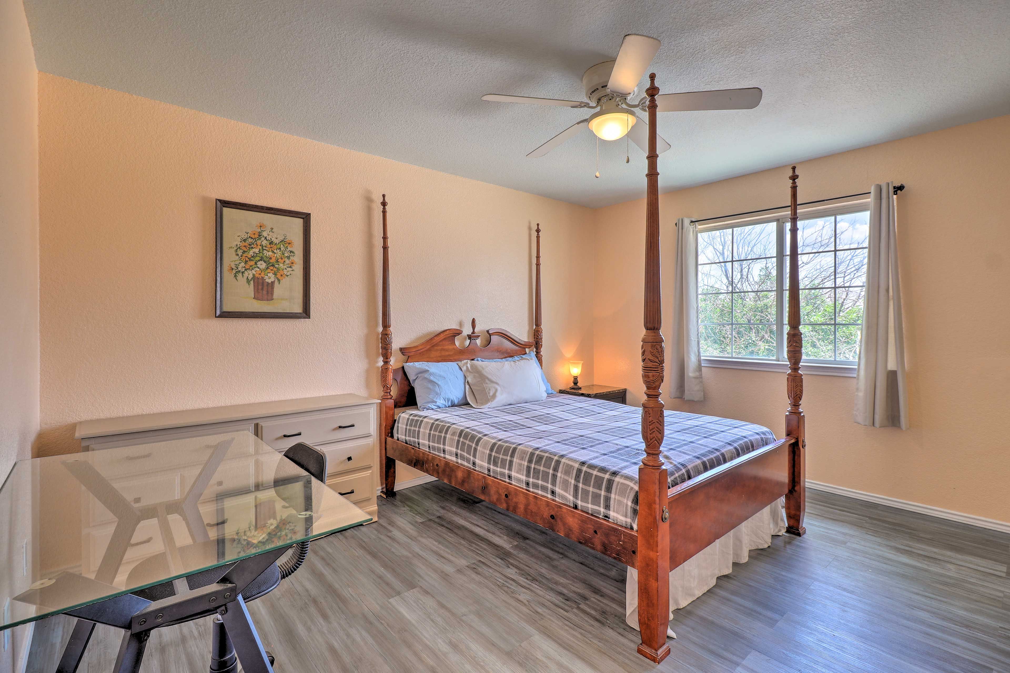 Bedroom 2 | Queen Bed | WFH Desk | 2nd Floor
