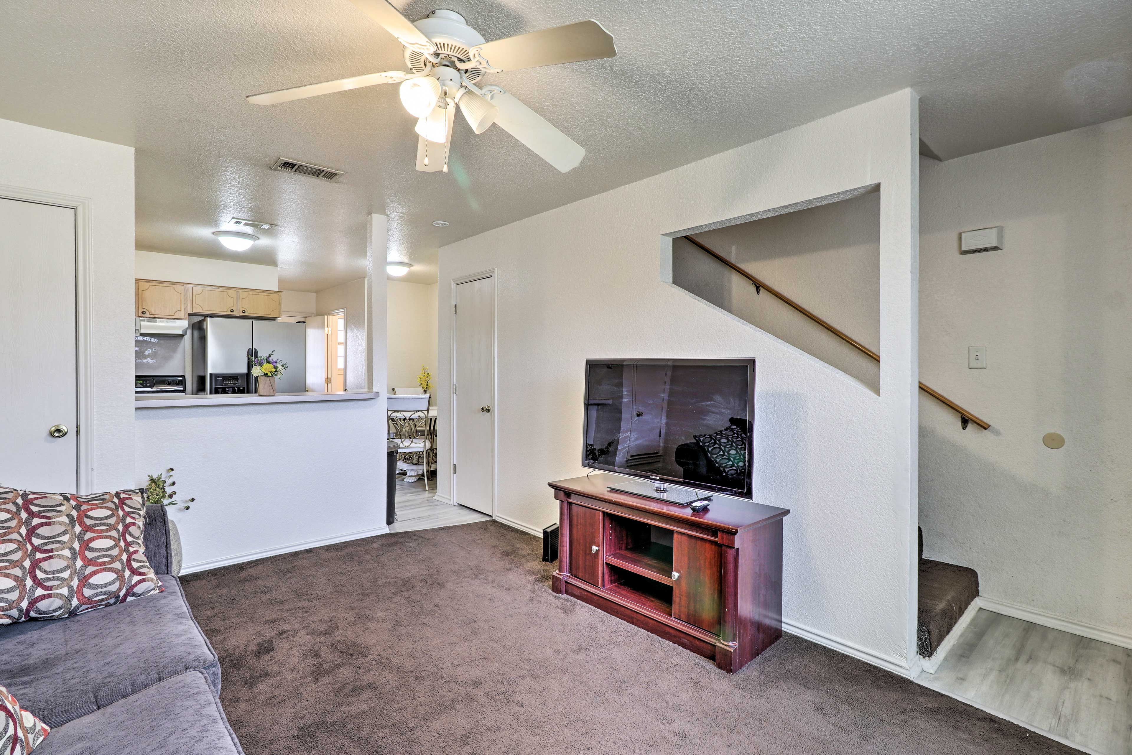 Living Room | 42" Smart TV