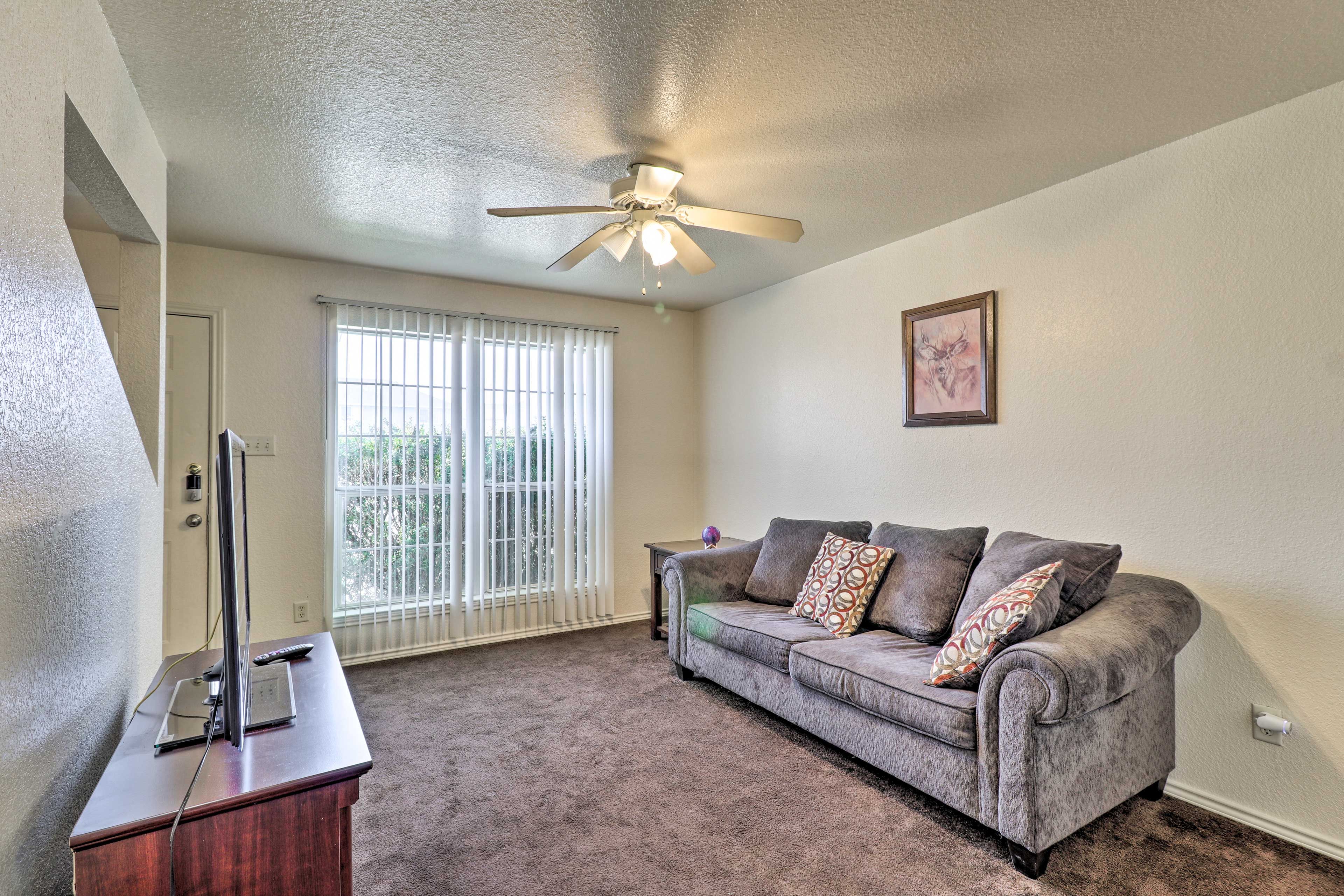 Killeen Vacation Rental | 2BR | 1.5BA | 1 Step to Enter | 800 Sq Ft