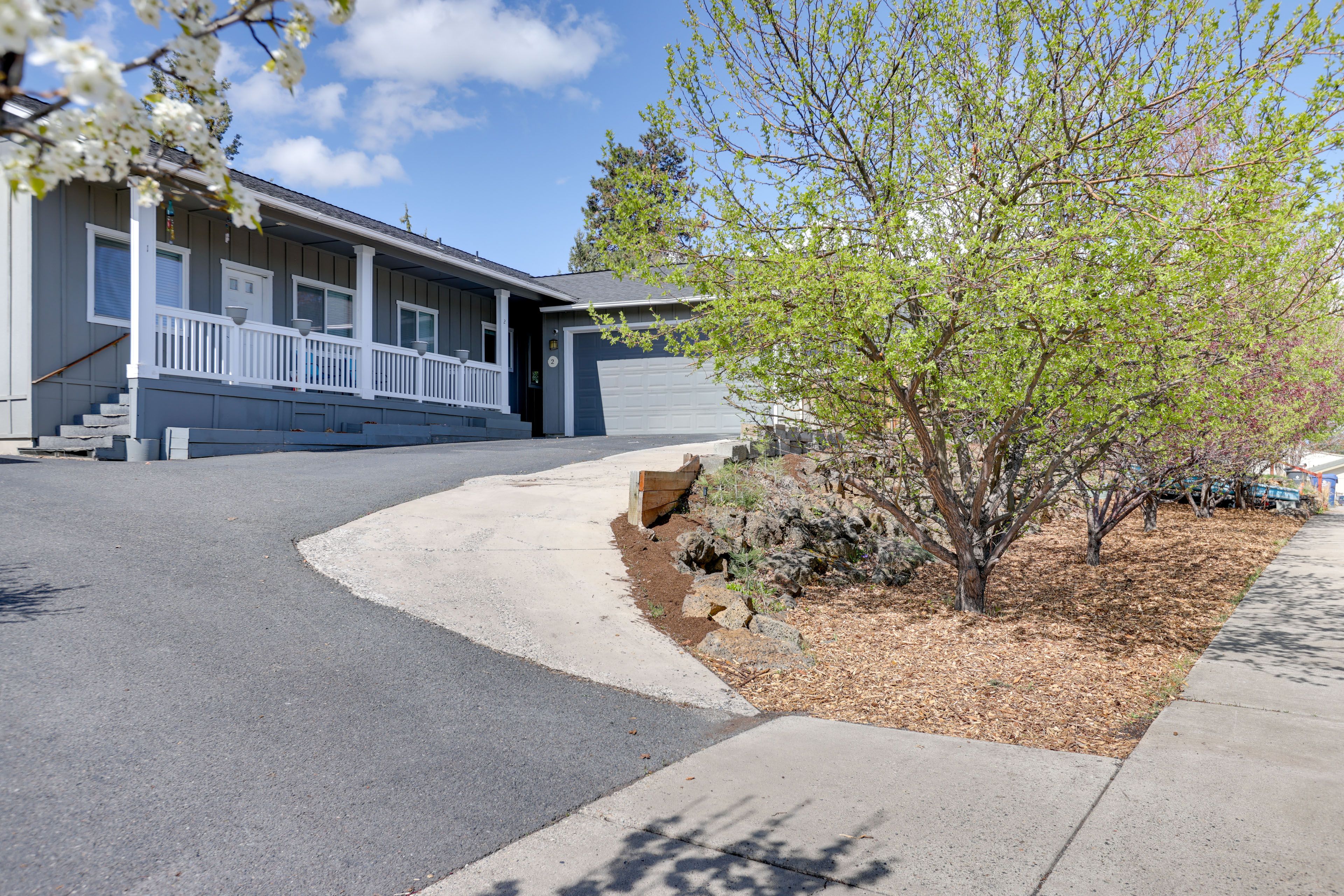 Parking | Driveway (2 Vehicles)