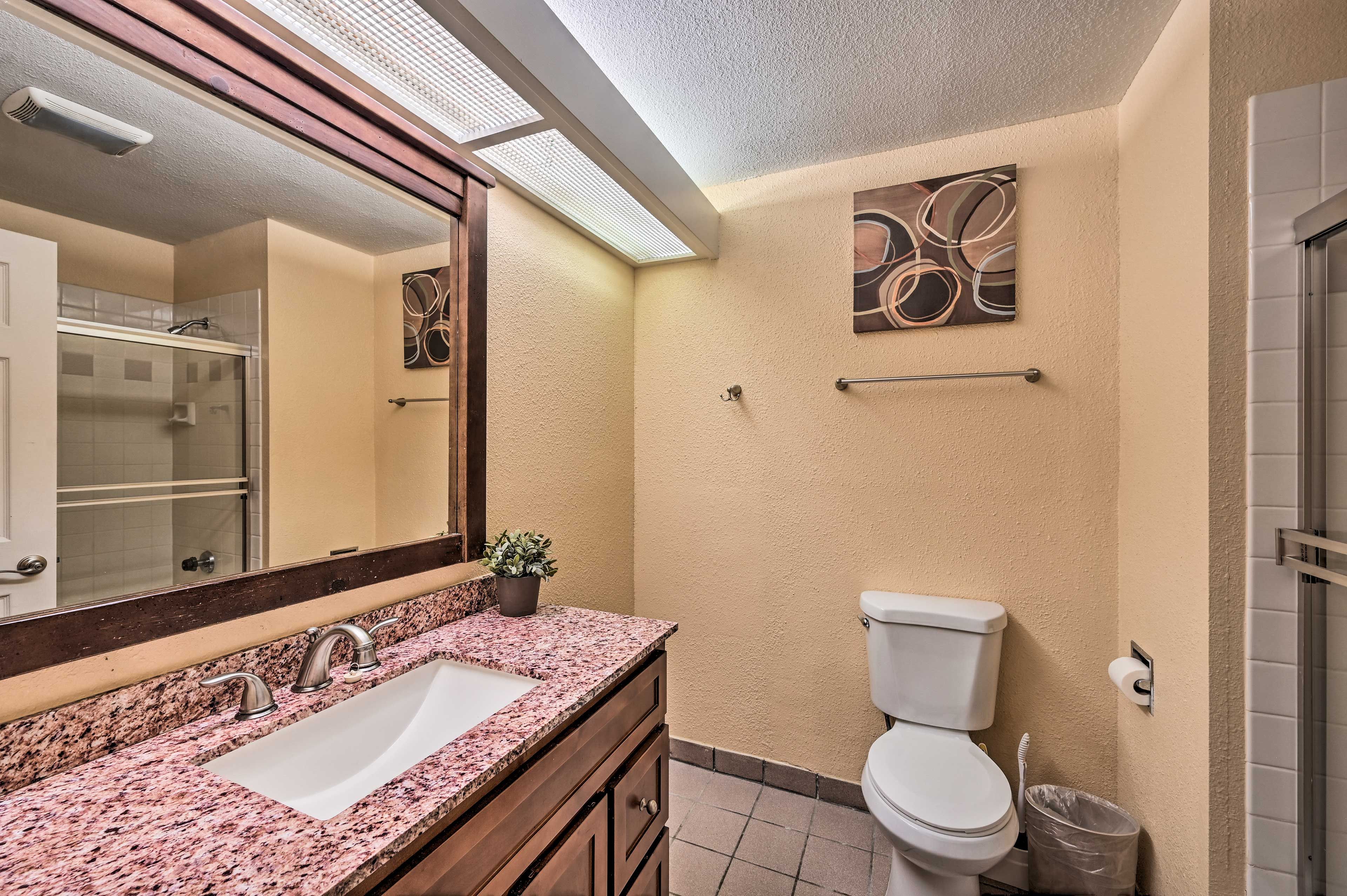 Full Bathroom | Towels Provided