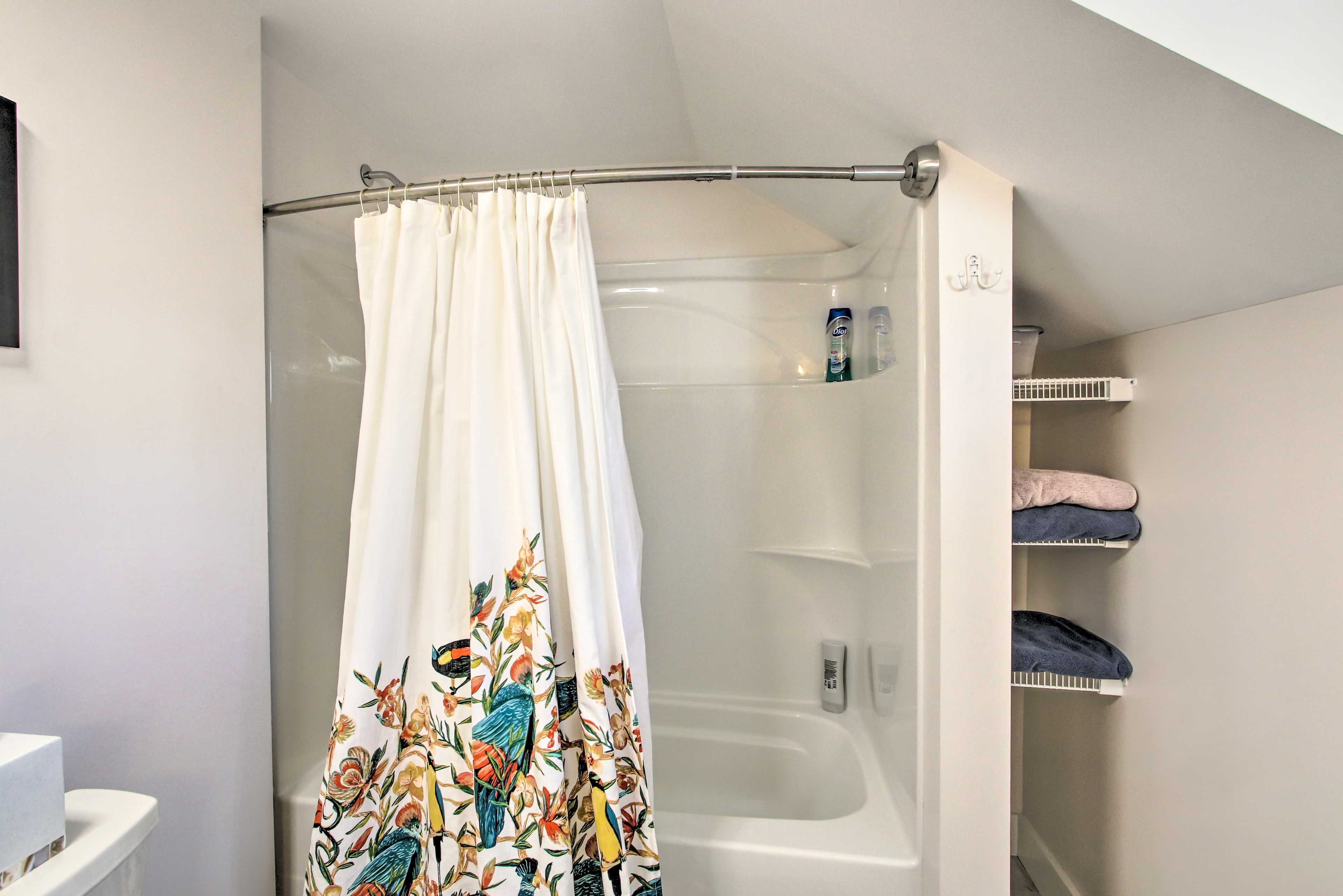 Full Bathroom | 2nd Floor