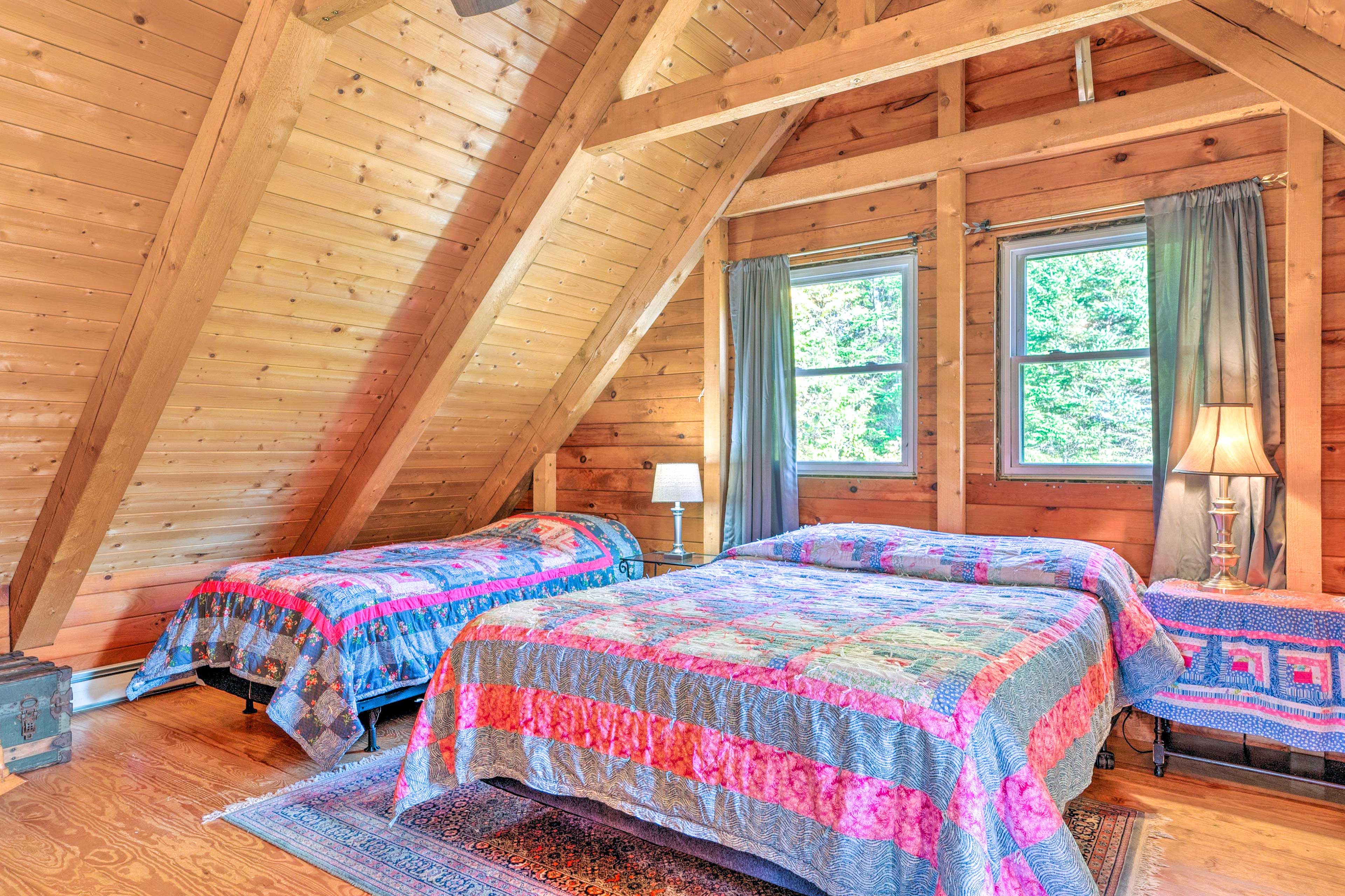 Bedroom 2 (Loft) | Queen Bed | Twin Bed