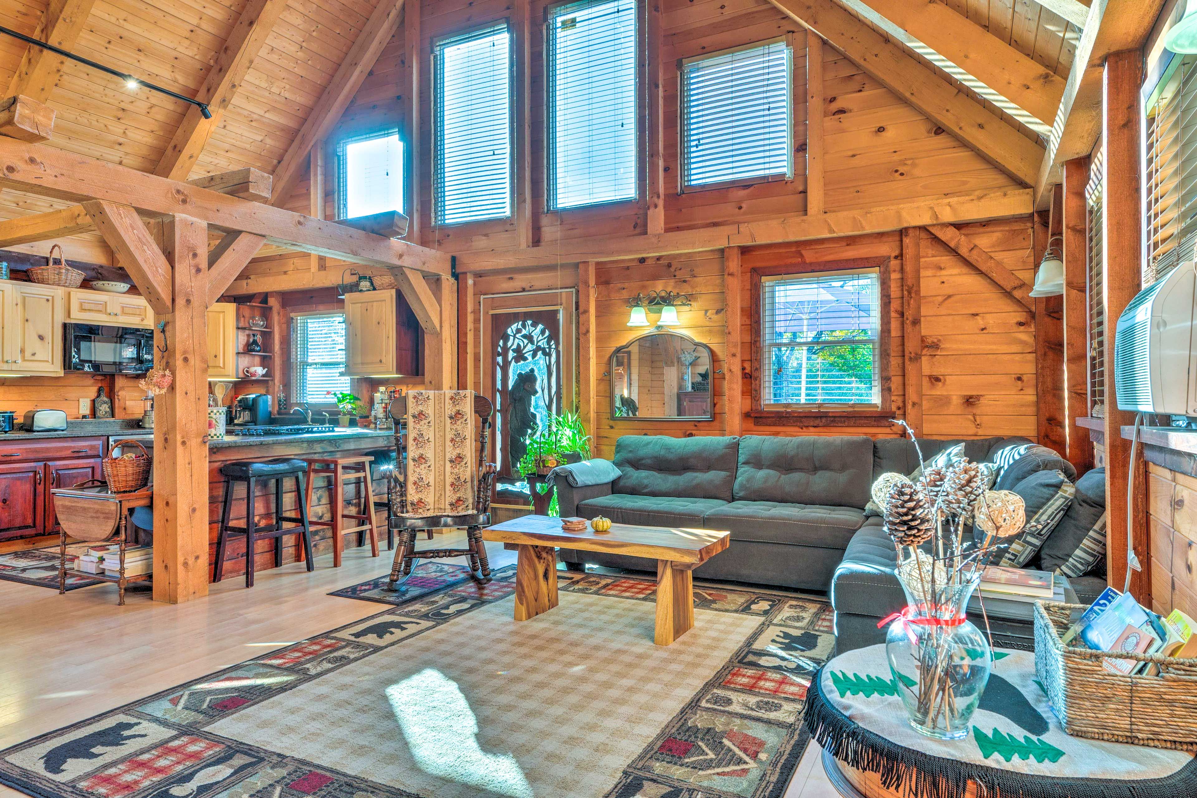 Living Room | Free WiFi | Smart TV