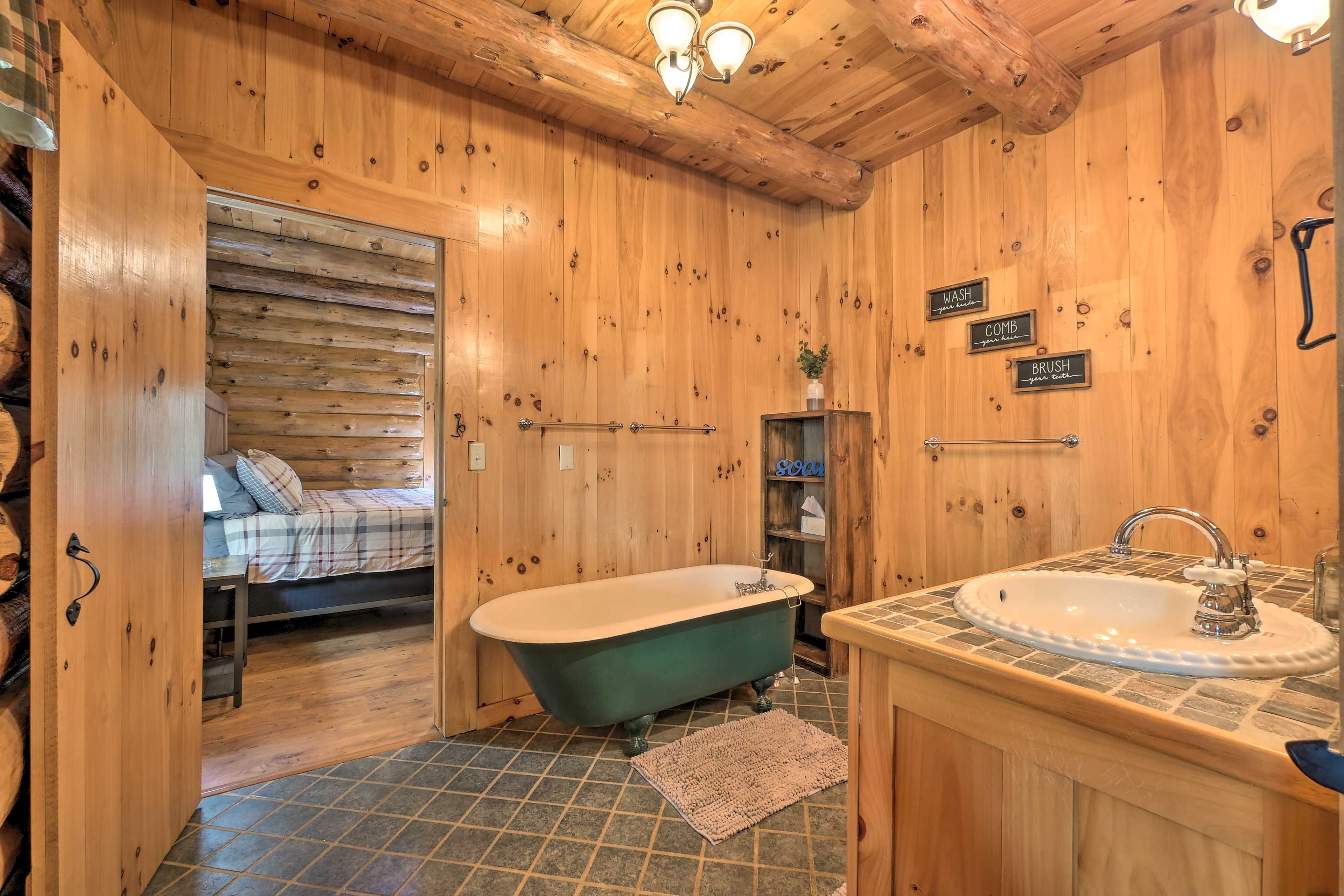 En-Suite Bathroom | Towels Provided