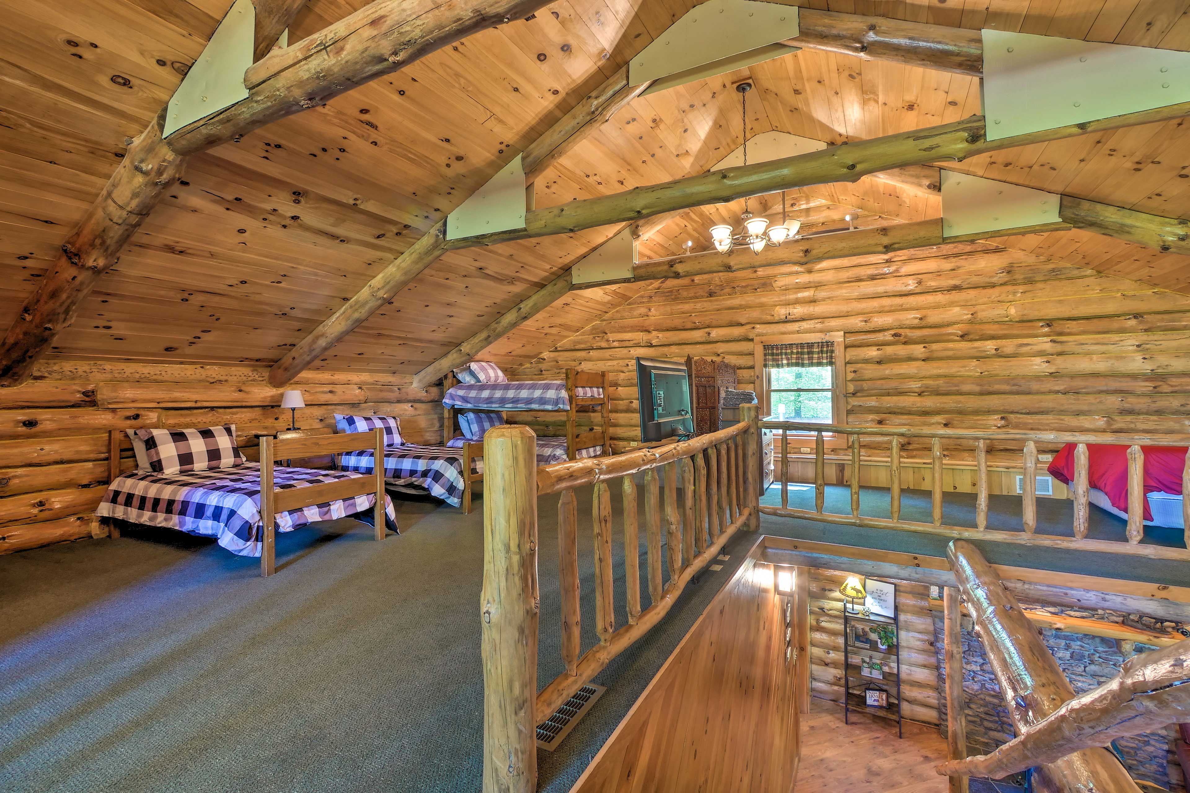 Loft | Queen Bed | 2 Twin Beds | Twin Bunk Bed