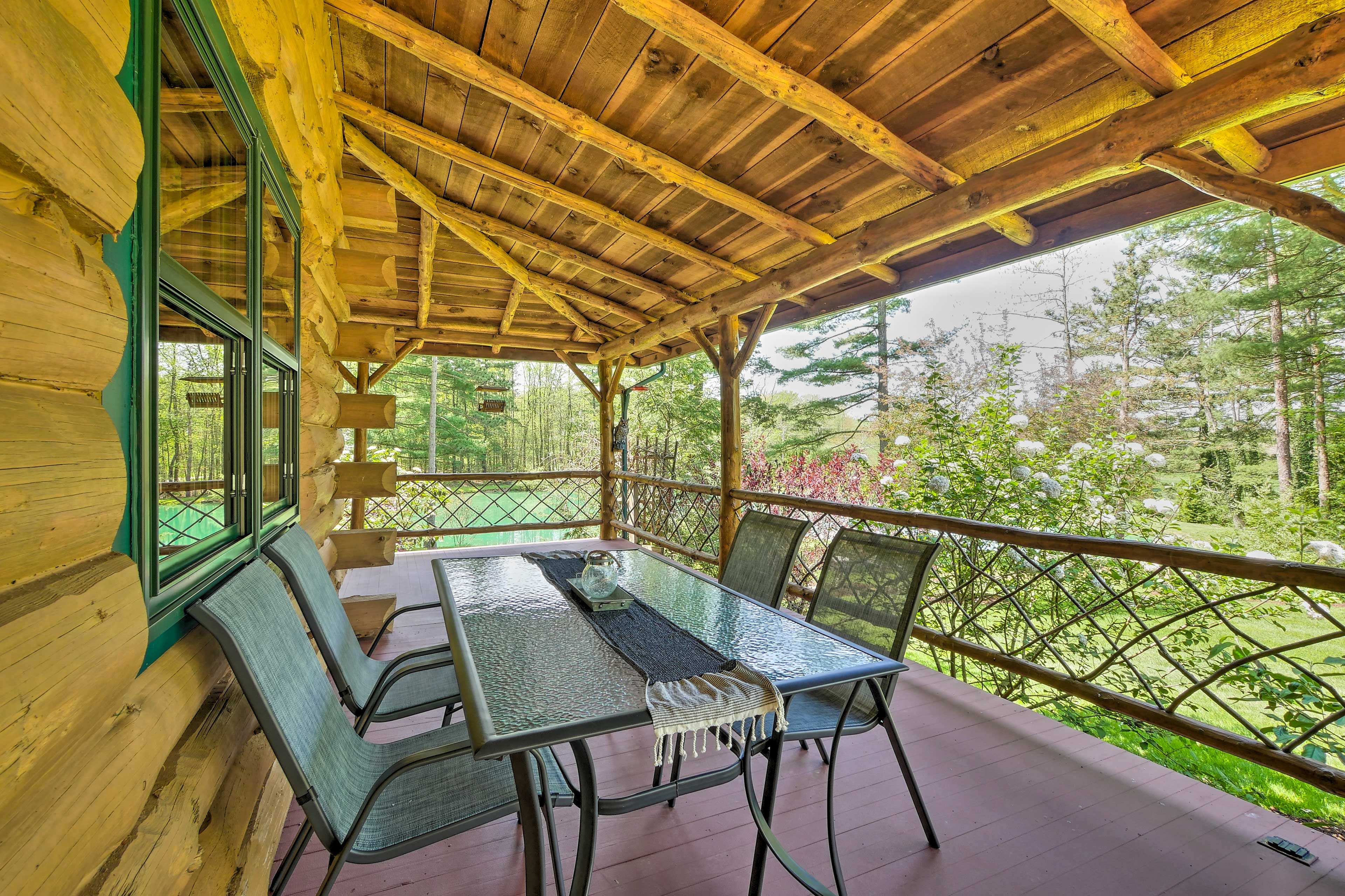 Covered Porch | Outdoor Dining Set
