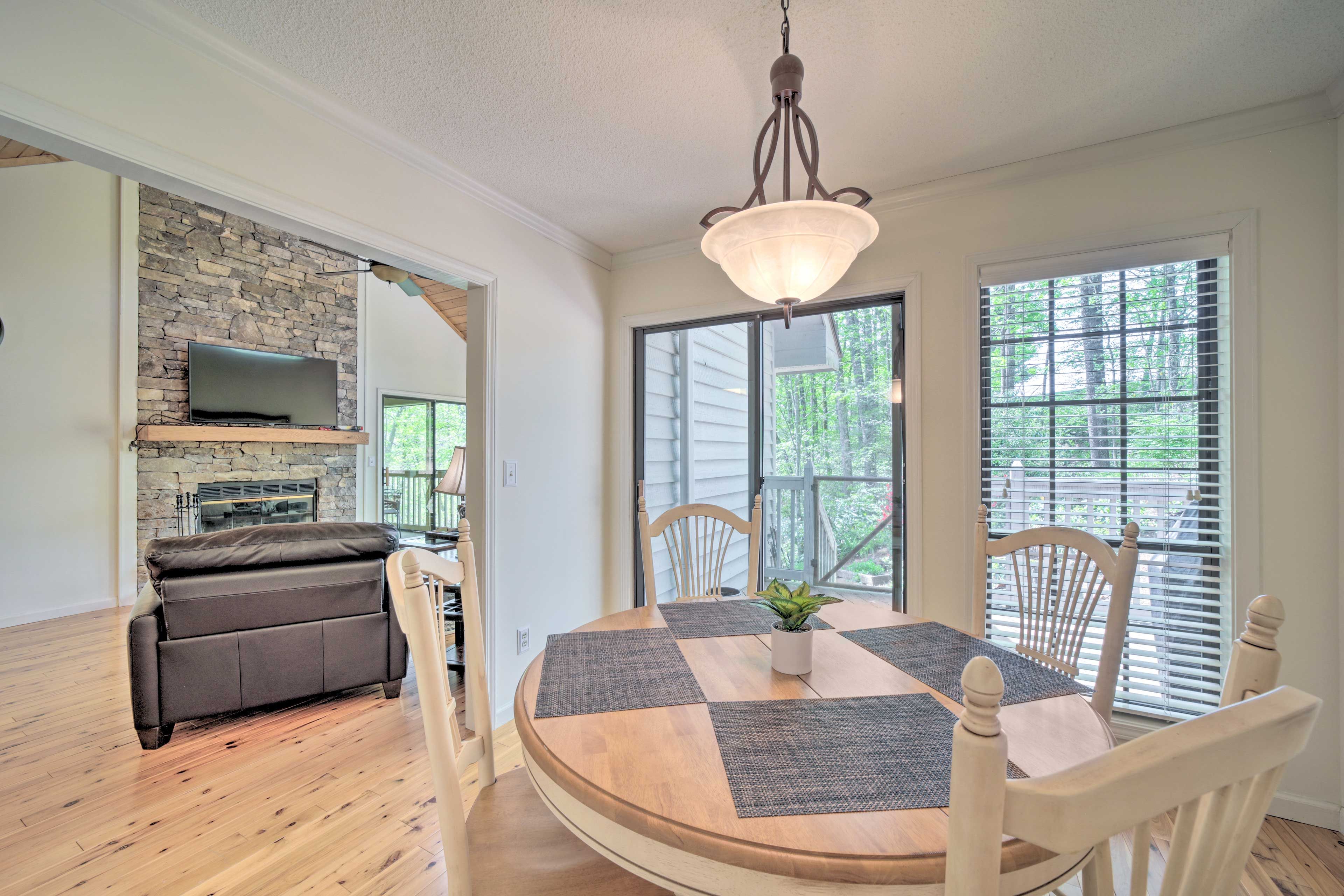 Dining Area | Dishware Provided