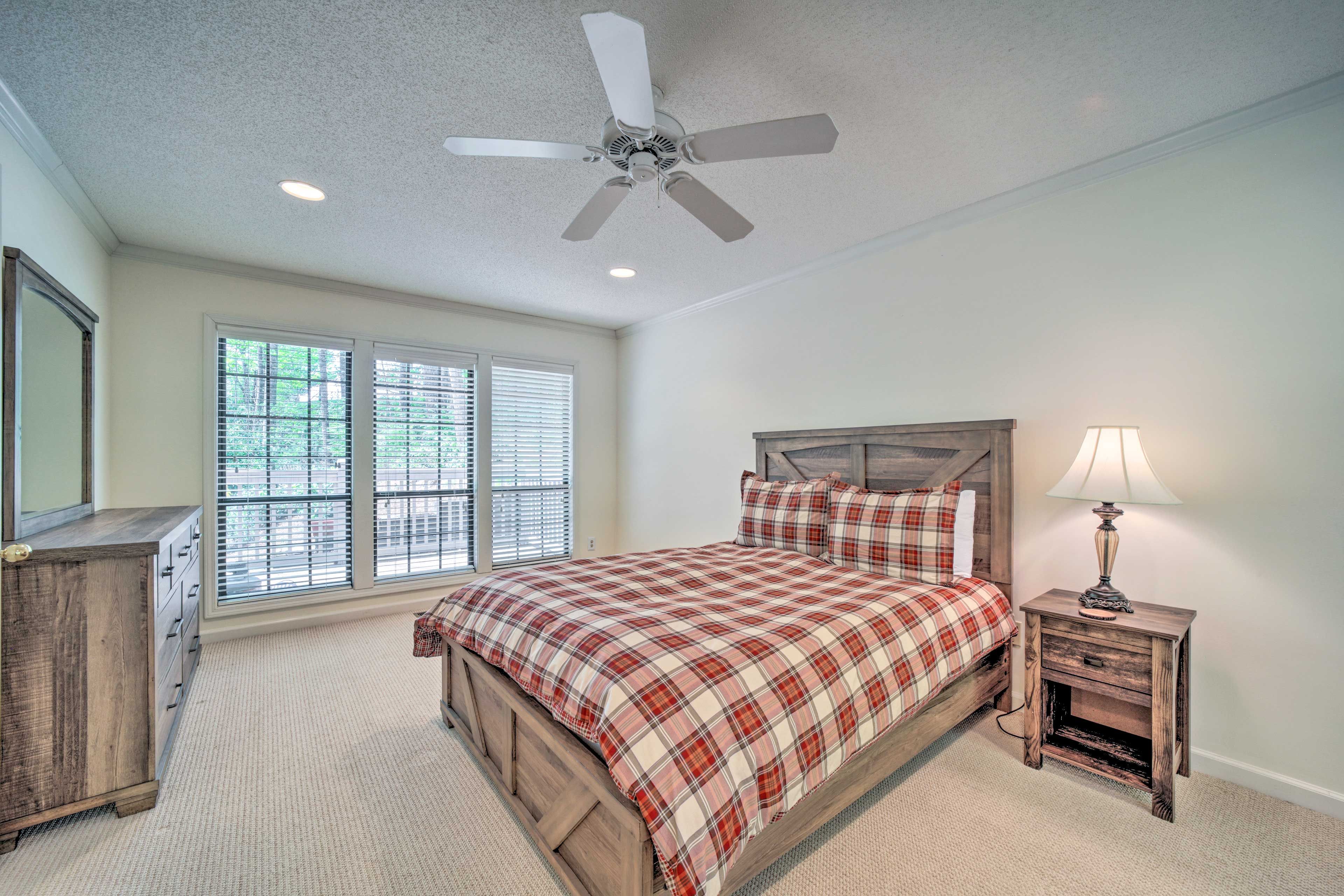 Bedroom 2 | Queen Bed