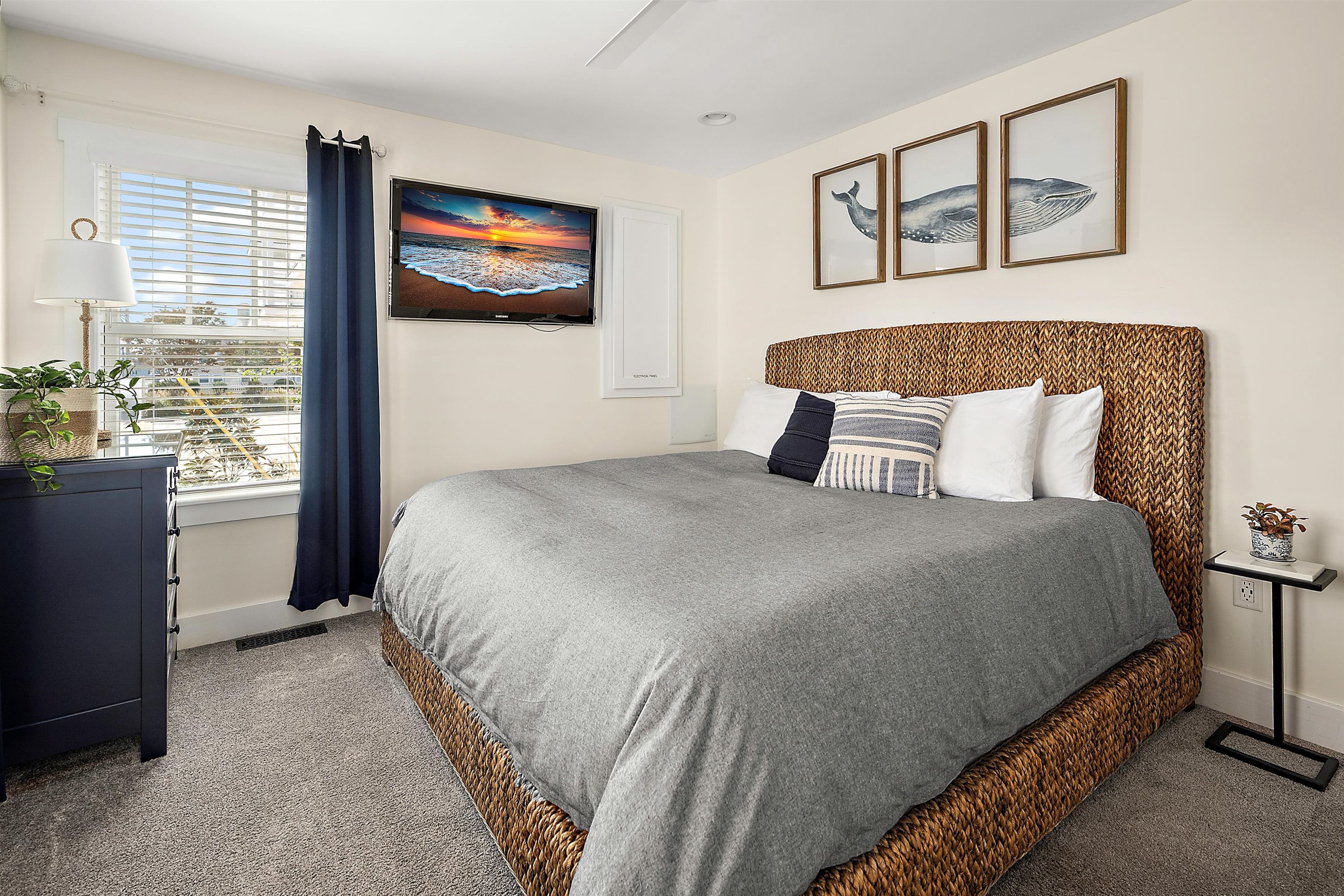 Bedroom 2 | Queen Bed | 1st Floor