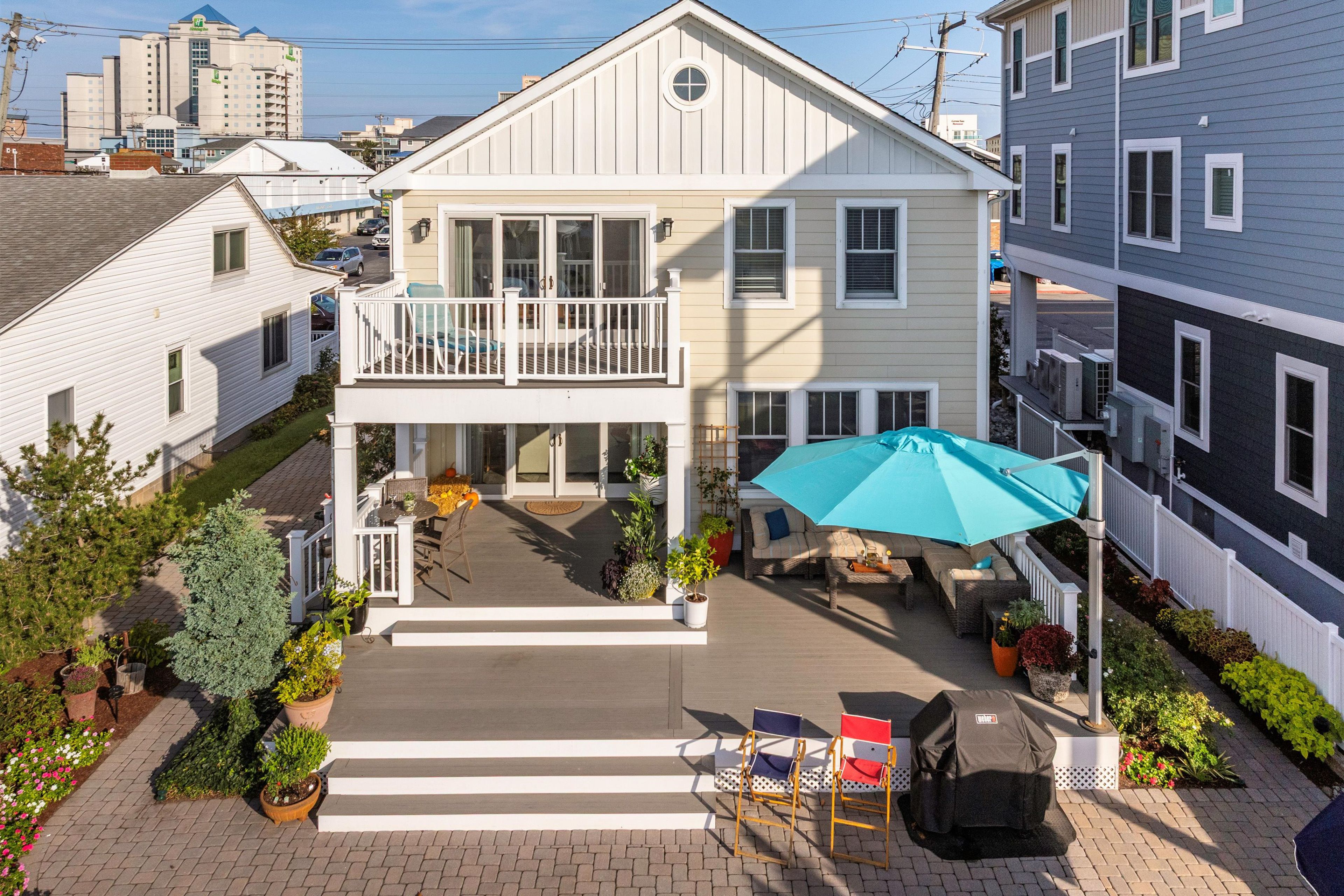 Outdoor Space | Dining Tables | Marina