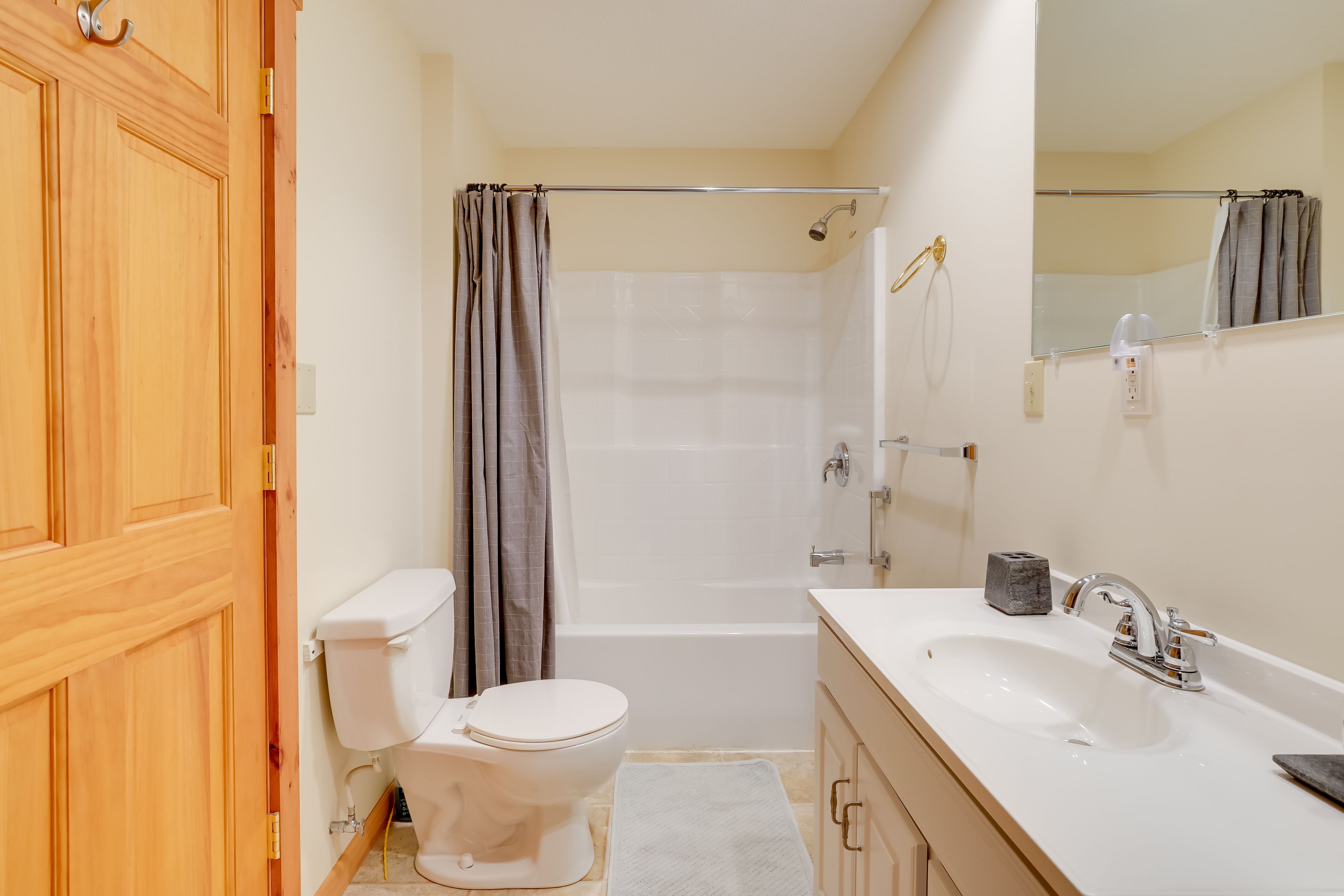 En-Suite Bathroom | Complimentary Toiletries | Towels Provided