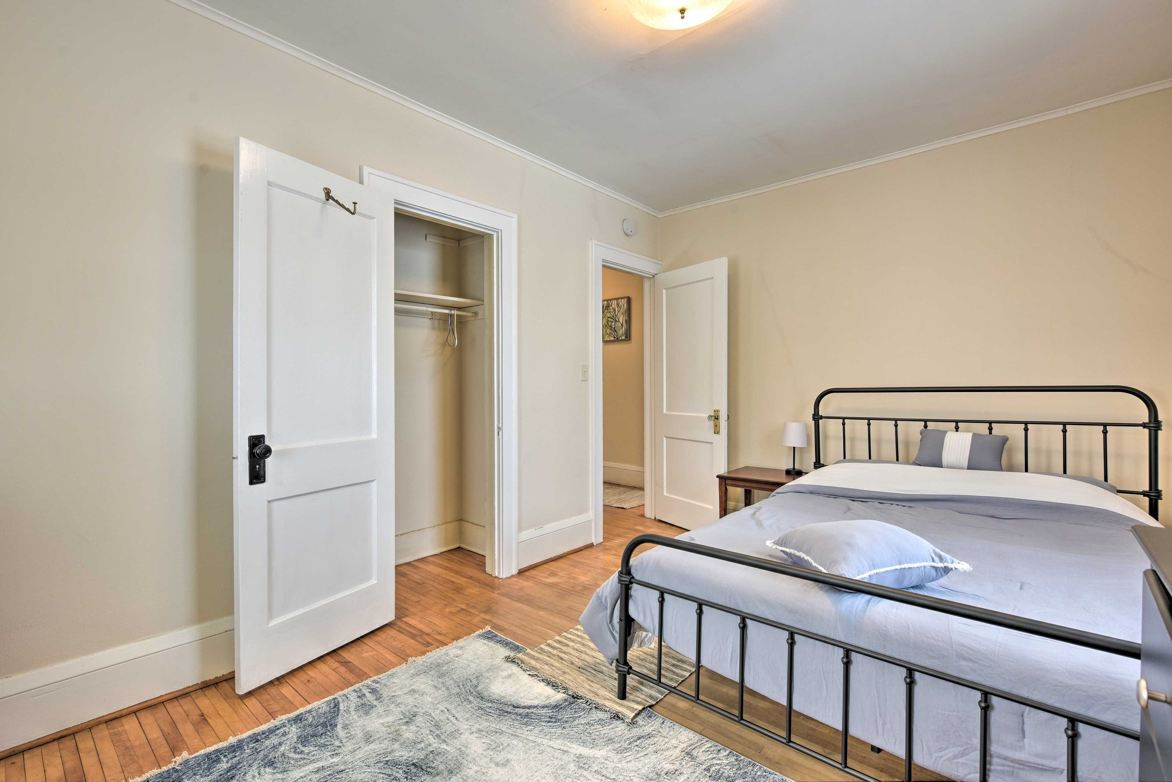 Bedroom 1 | Queen Bed | Main Floor | No Additional Stairs to Access