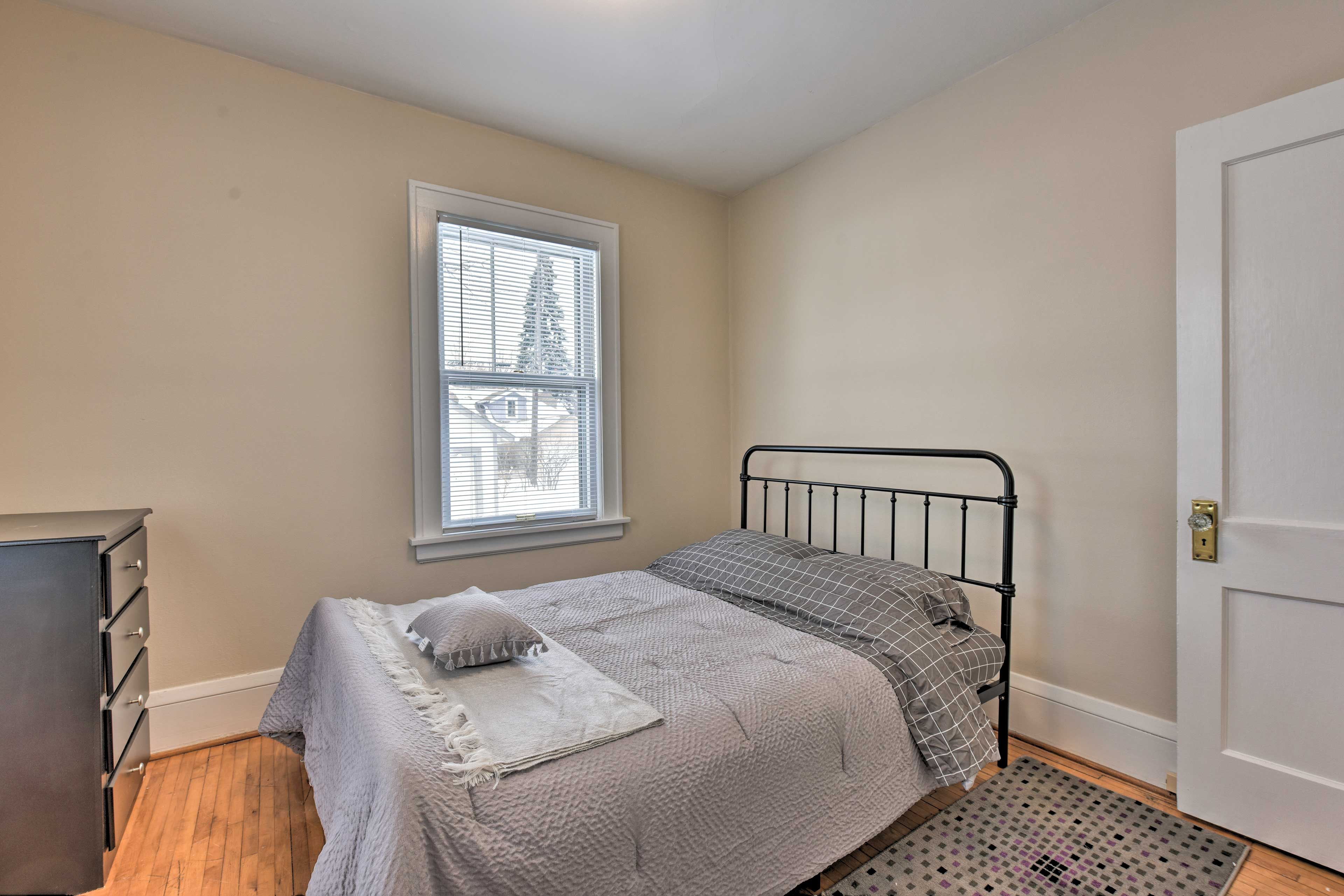 Bedroom 2 | Full Bed | Main Floor