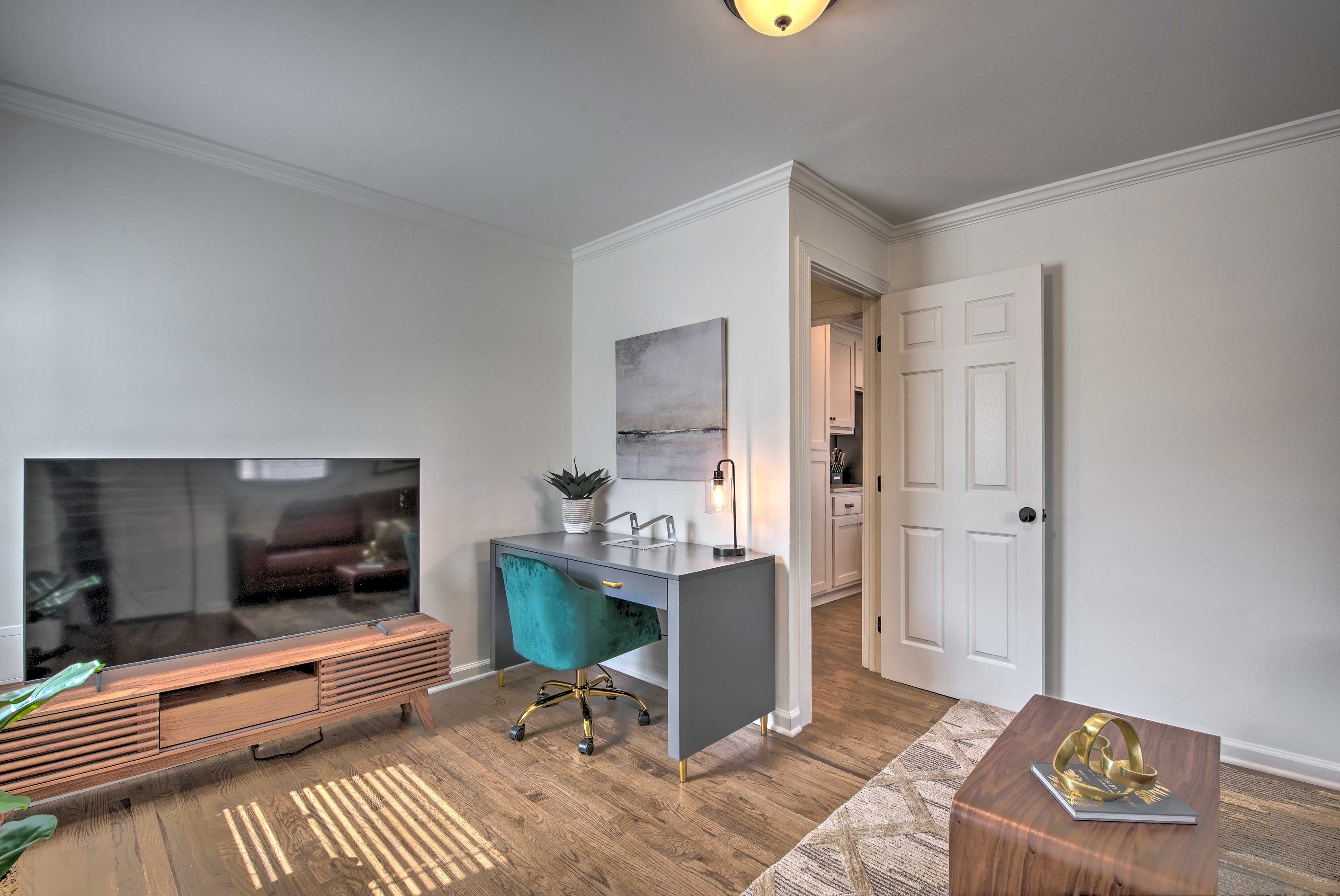 Living Room | Laptop-Friendly Desk