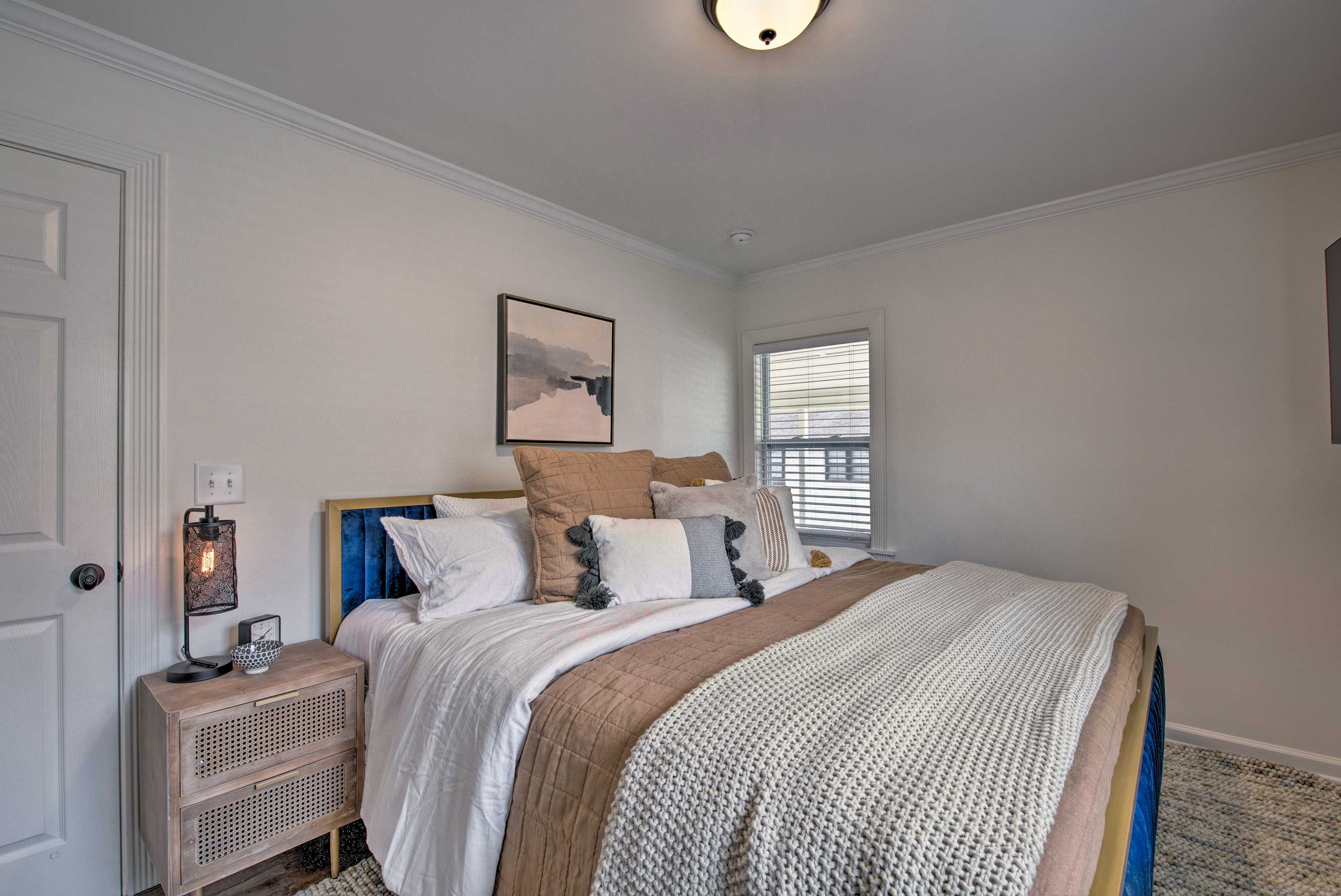 Bedroom 1 | King Bed