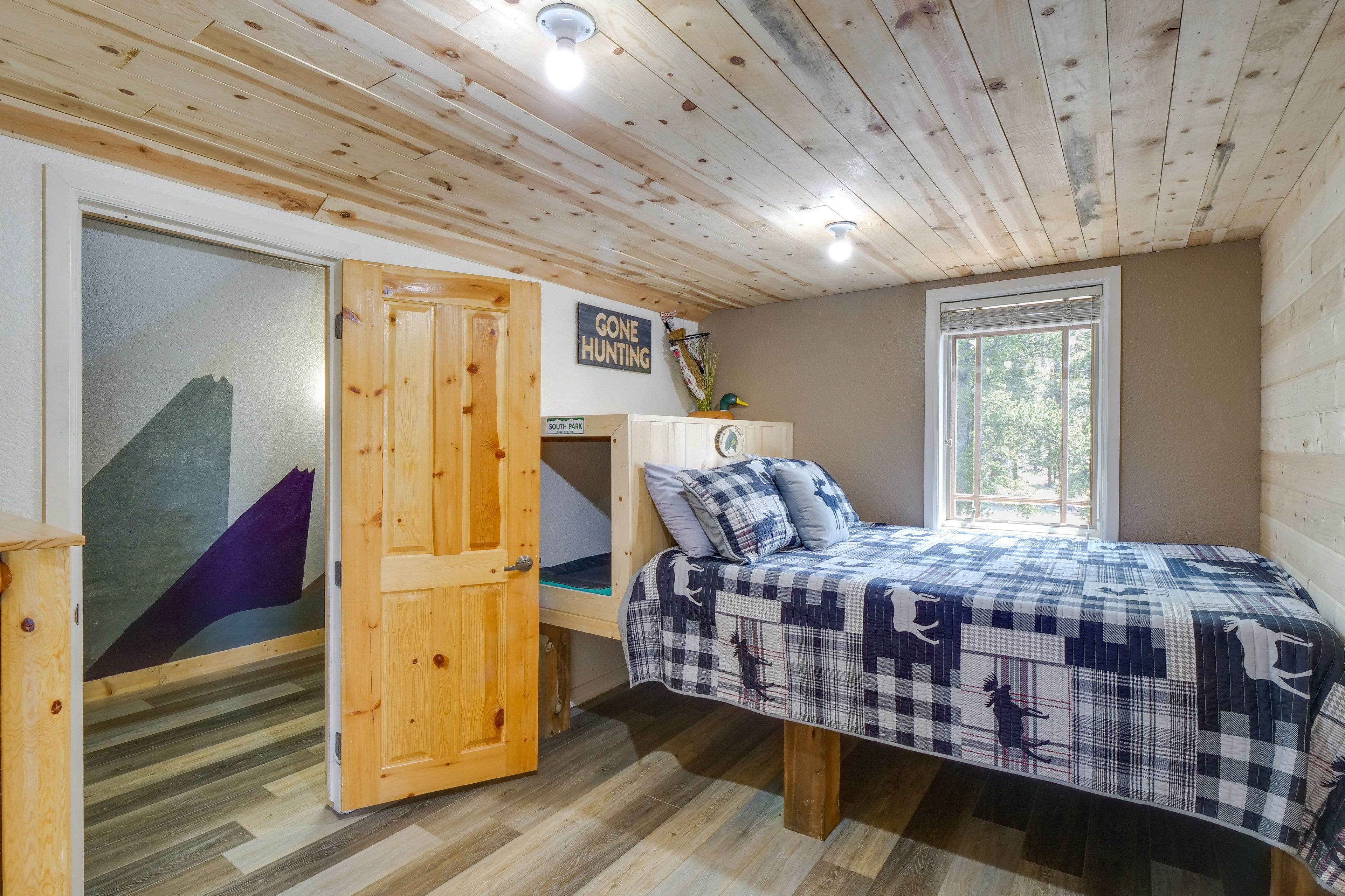 Bedroom 4 | 1st Floor | Queen Bed | Pet Nook