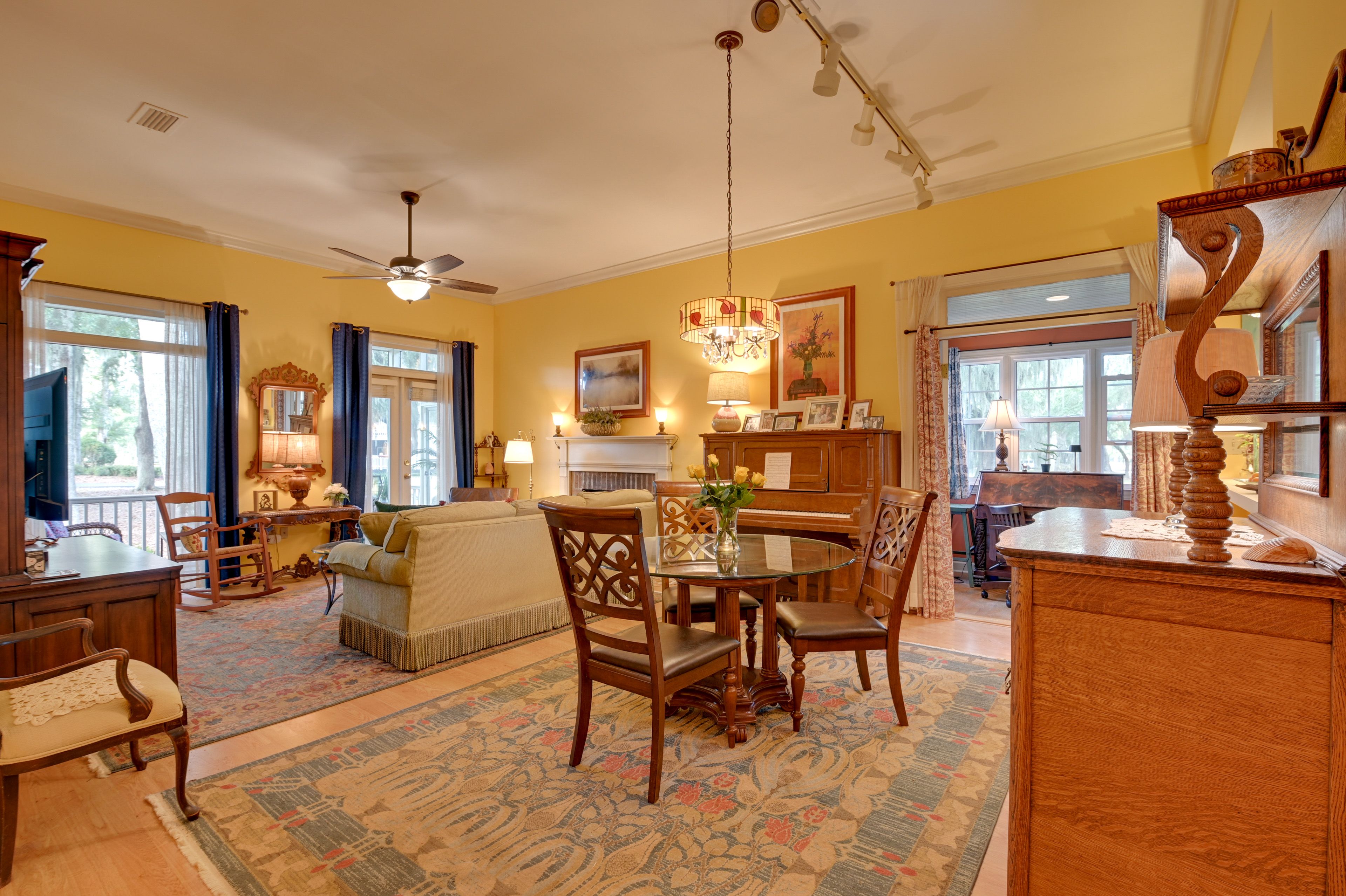 Dining | Dishware & Flatware Provided