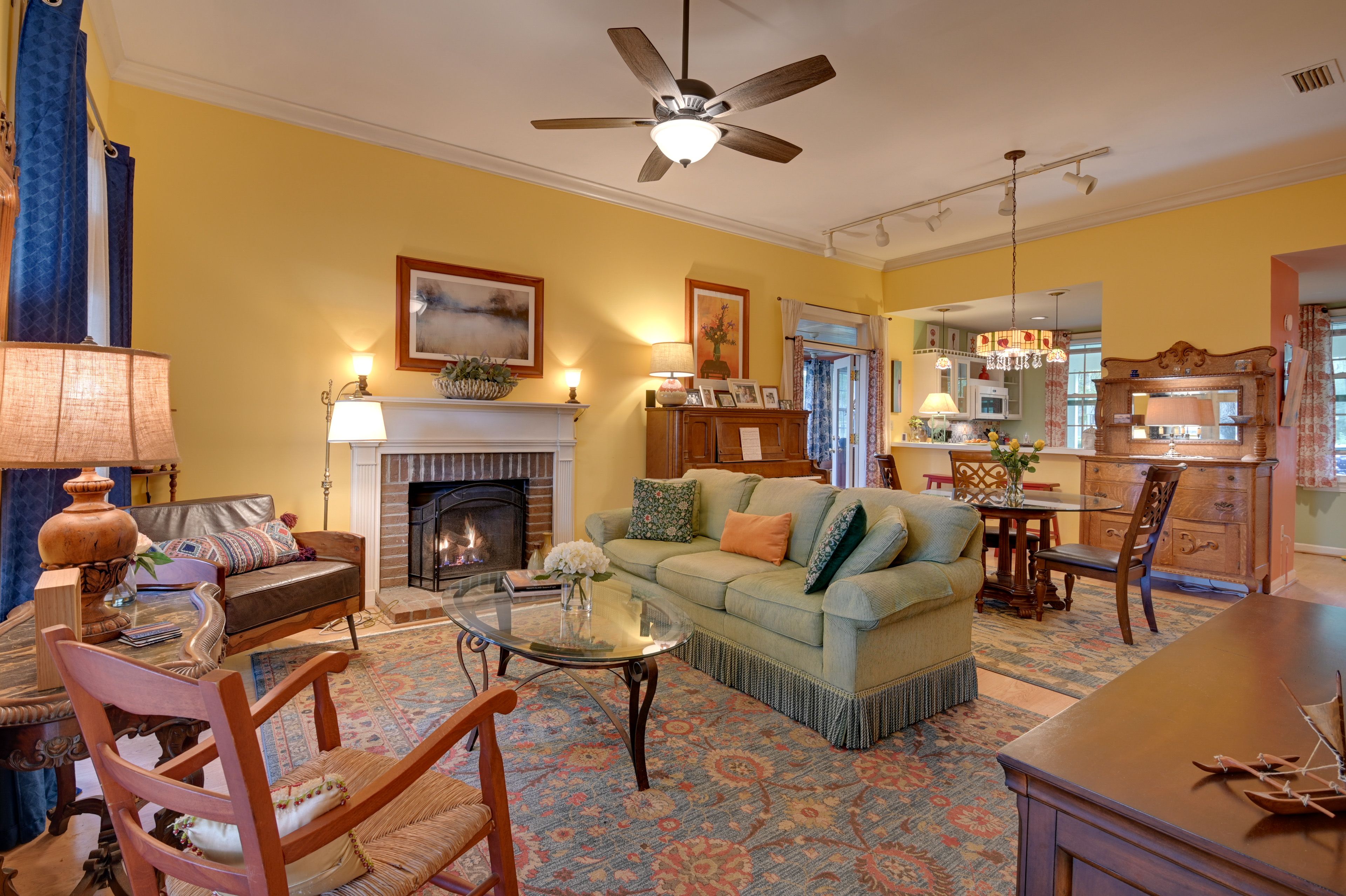 Living Room | Smart TV