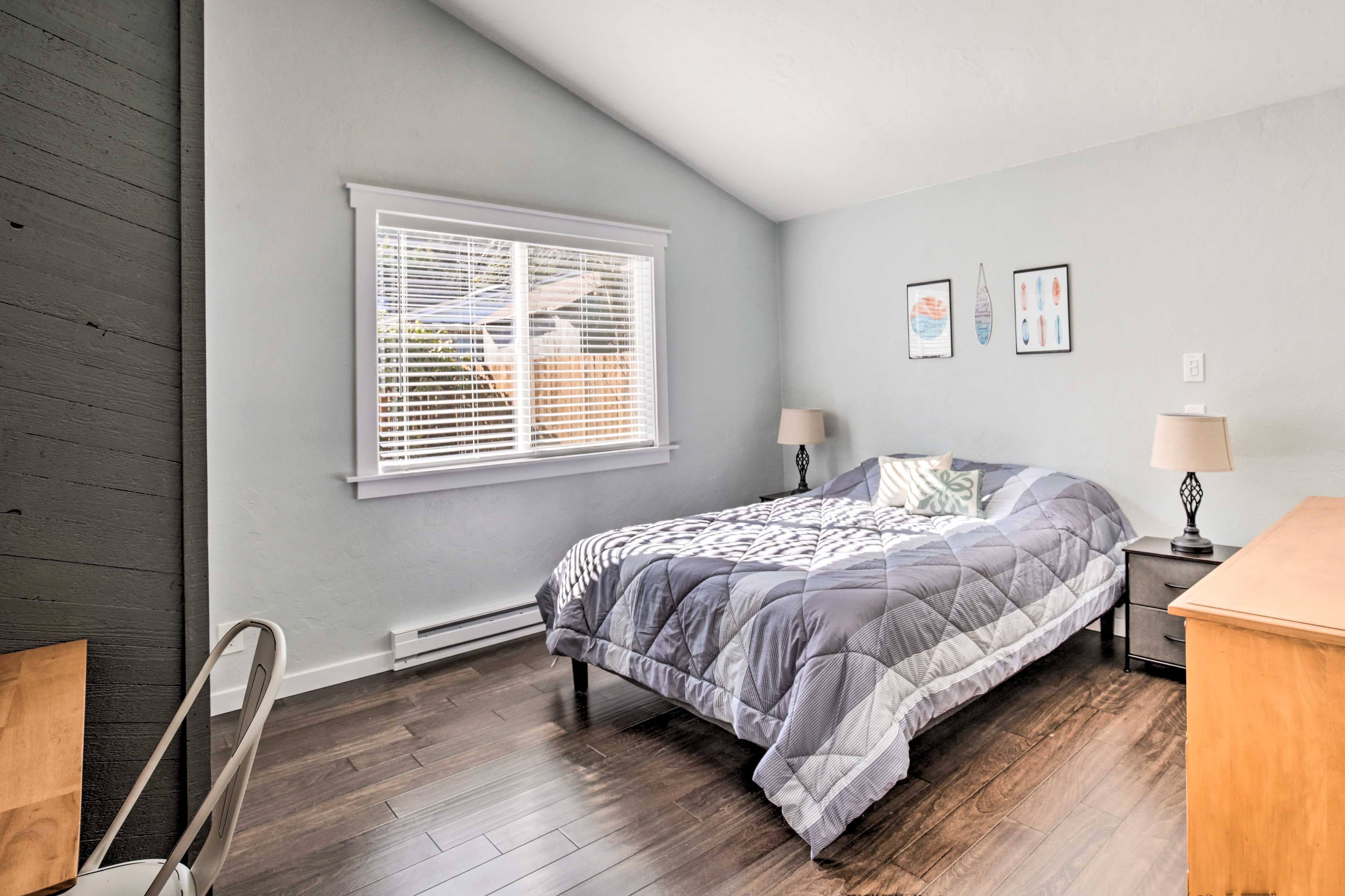 Bedroom 2 | Queen Bed | Main Floor