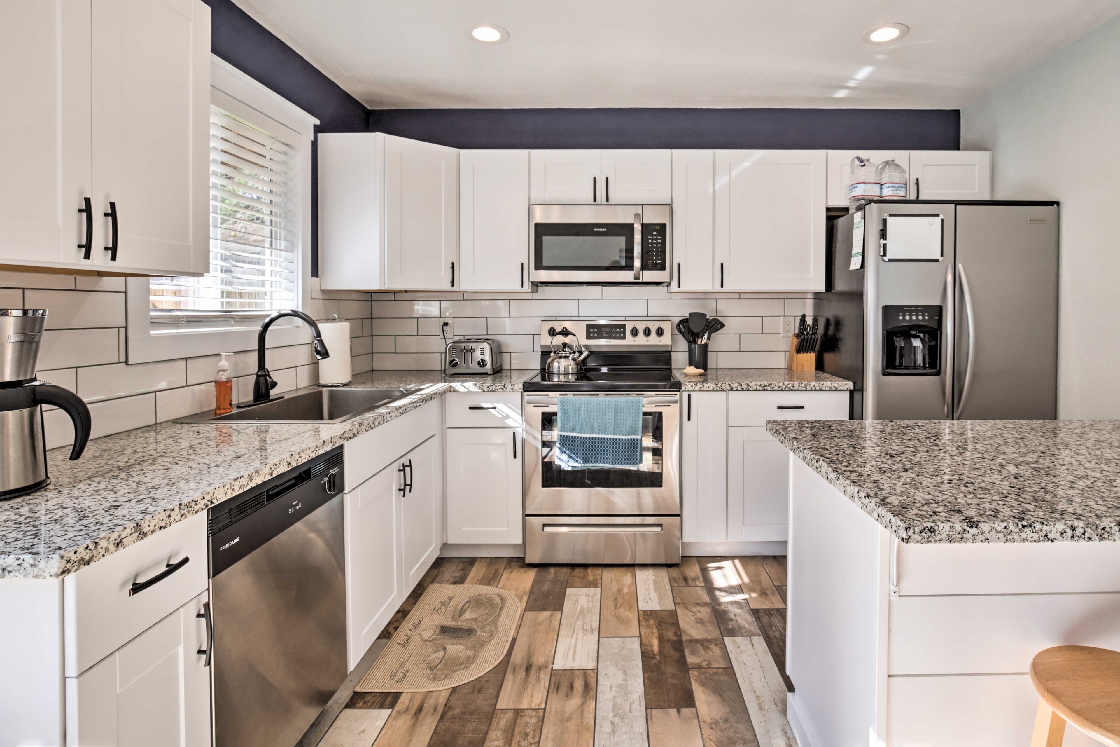 Fully Equipped Kitchen | Main Floor