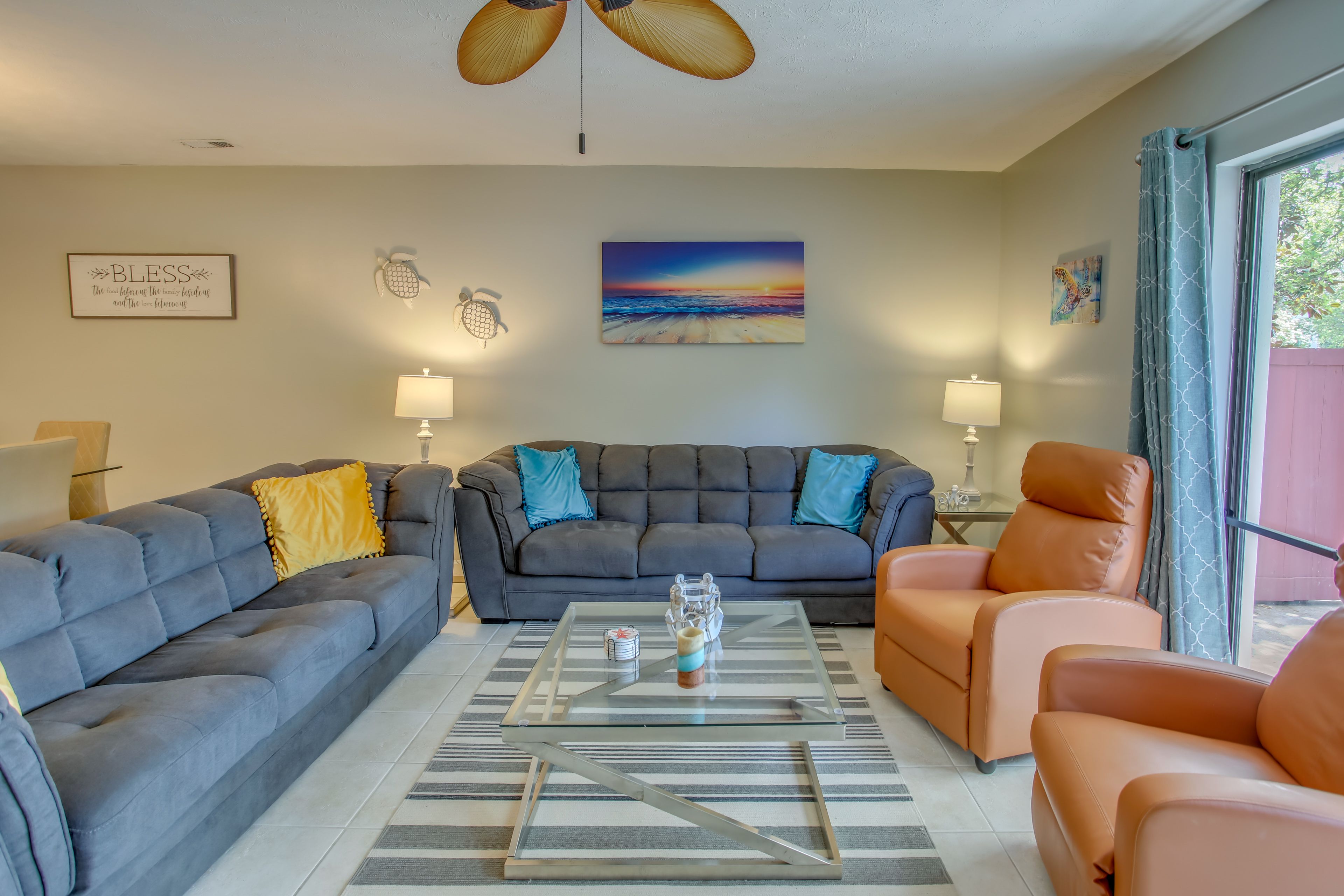 Living Room | Free WiFi | Central Heating & A/C | Washer & Dryer