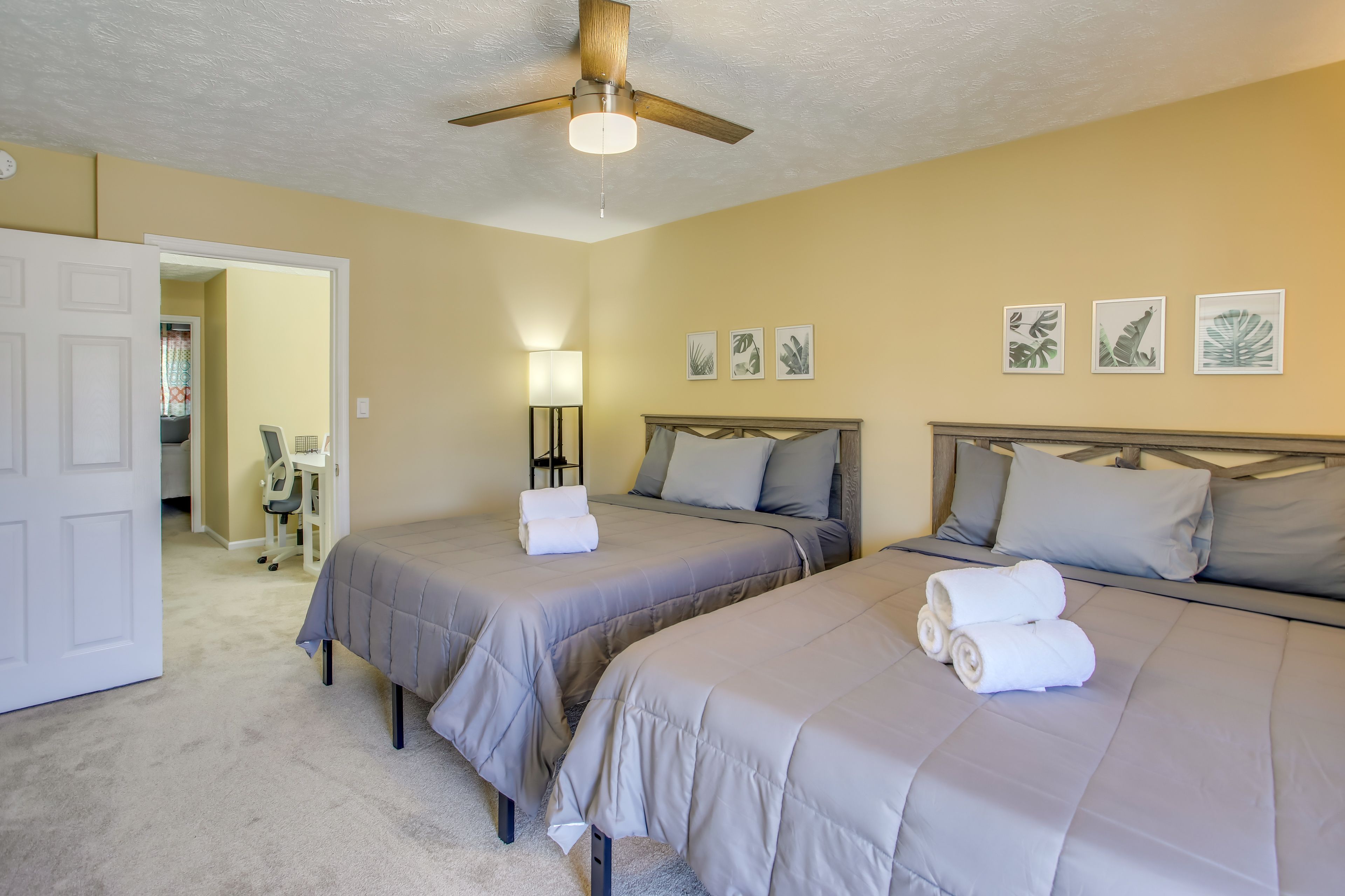 Bedroom 2 | Smart TV w/ Cable