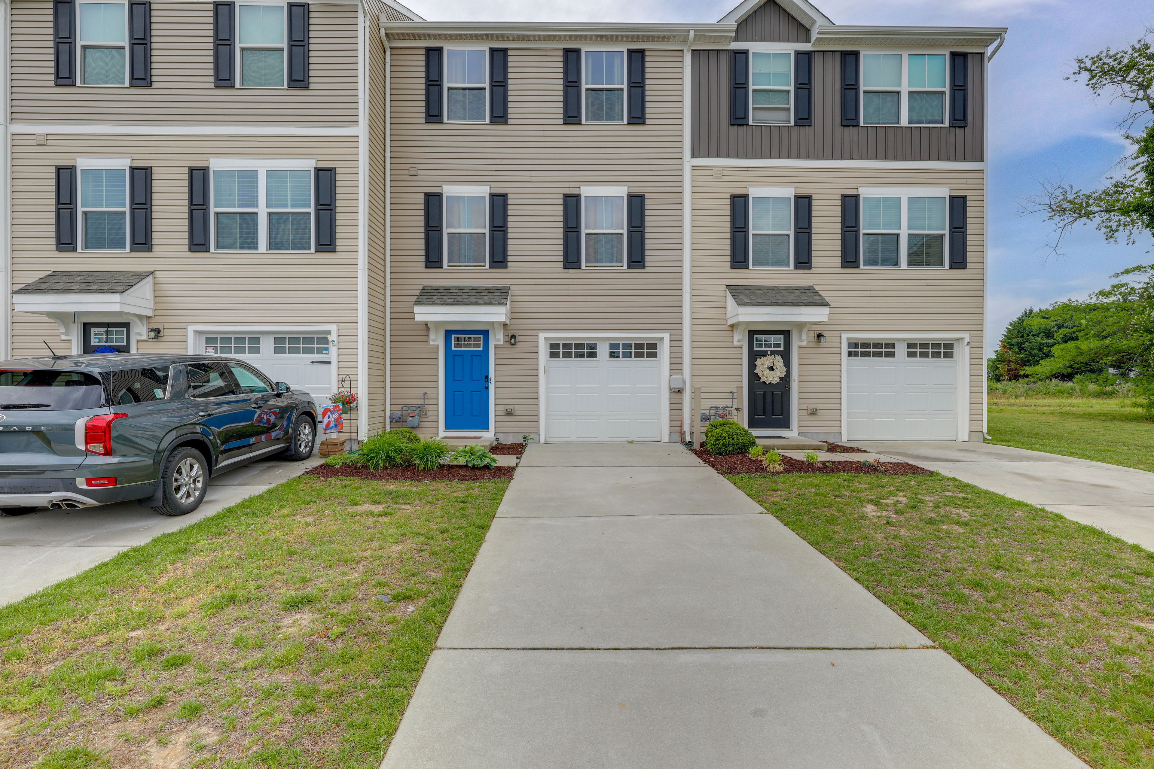 Parking | Garage (1 Vehicle) | Driveway (2 Vehicles) | Street Parking