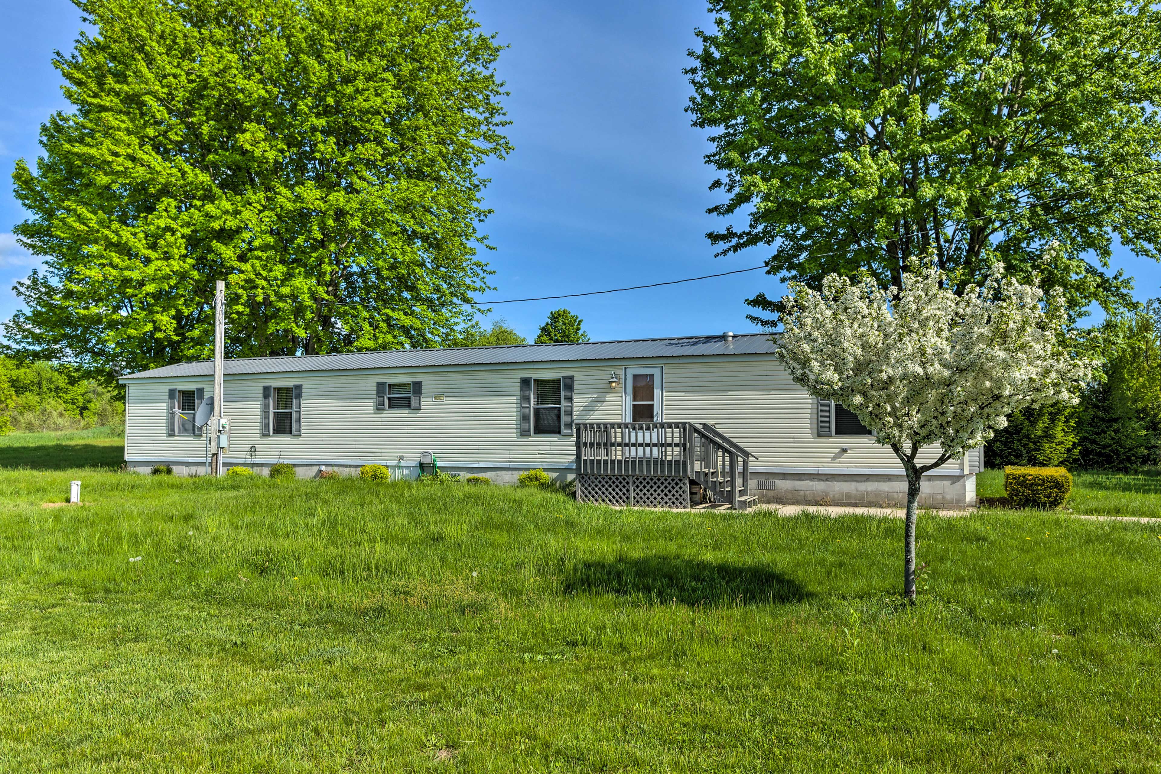 Walkerville Vacation Rental | 2BR | 2BA | 1,280 Sq Ft | Stairs to Access