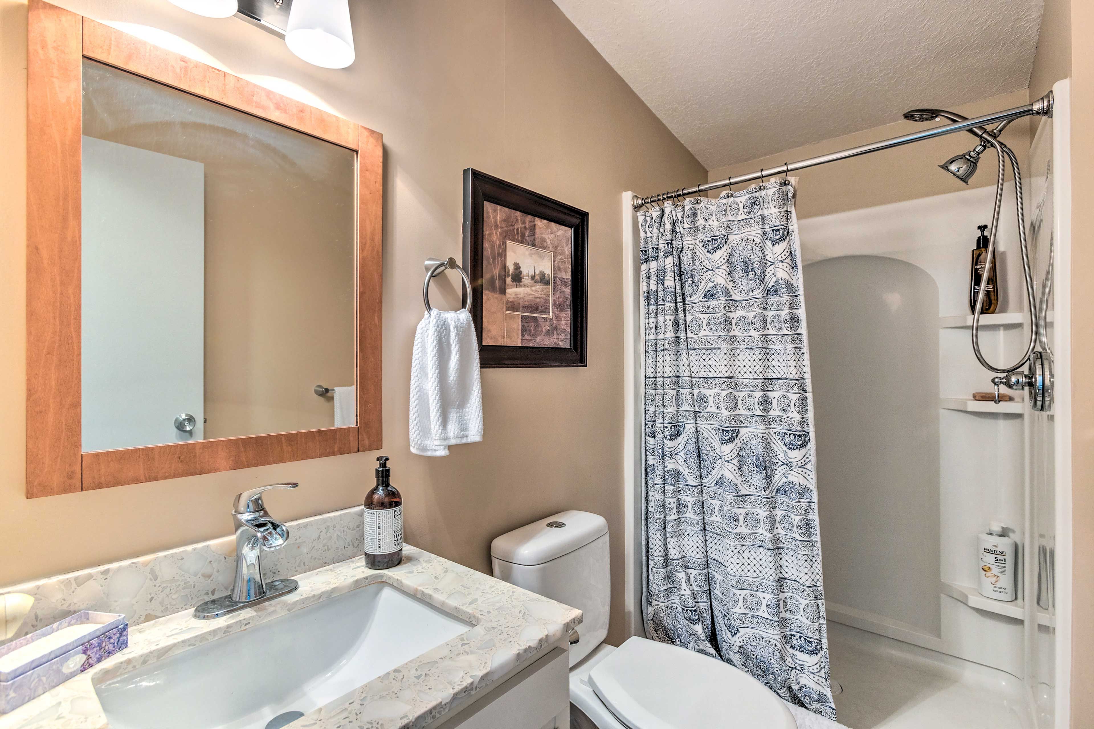 Full Bath | Complimentary Toiletries
