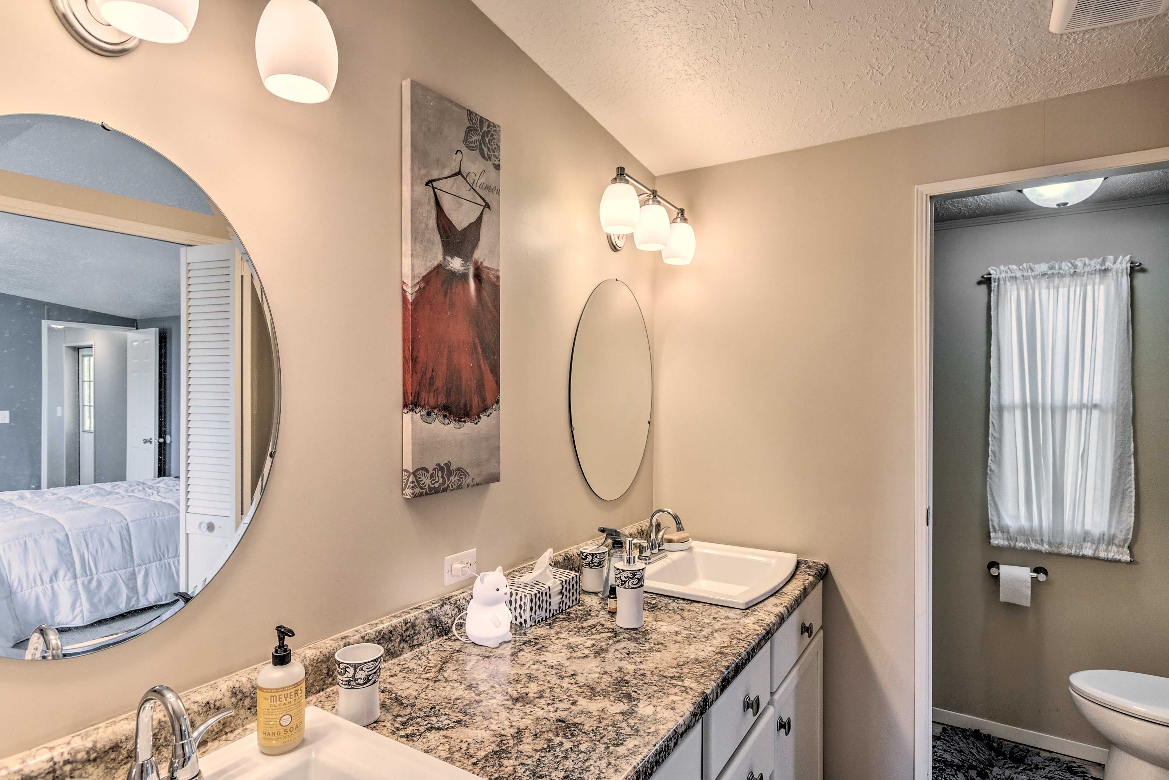 En-Suite Bathroom | Towels Provided