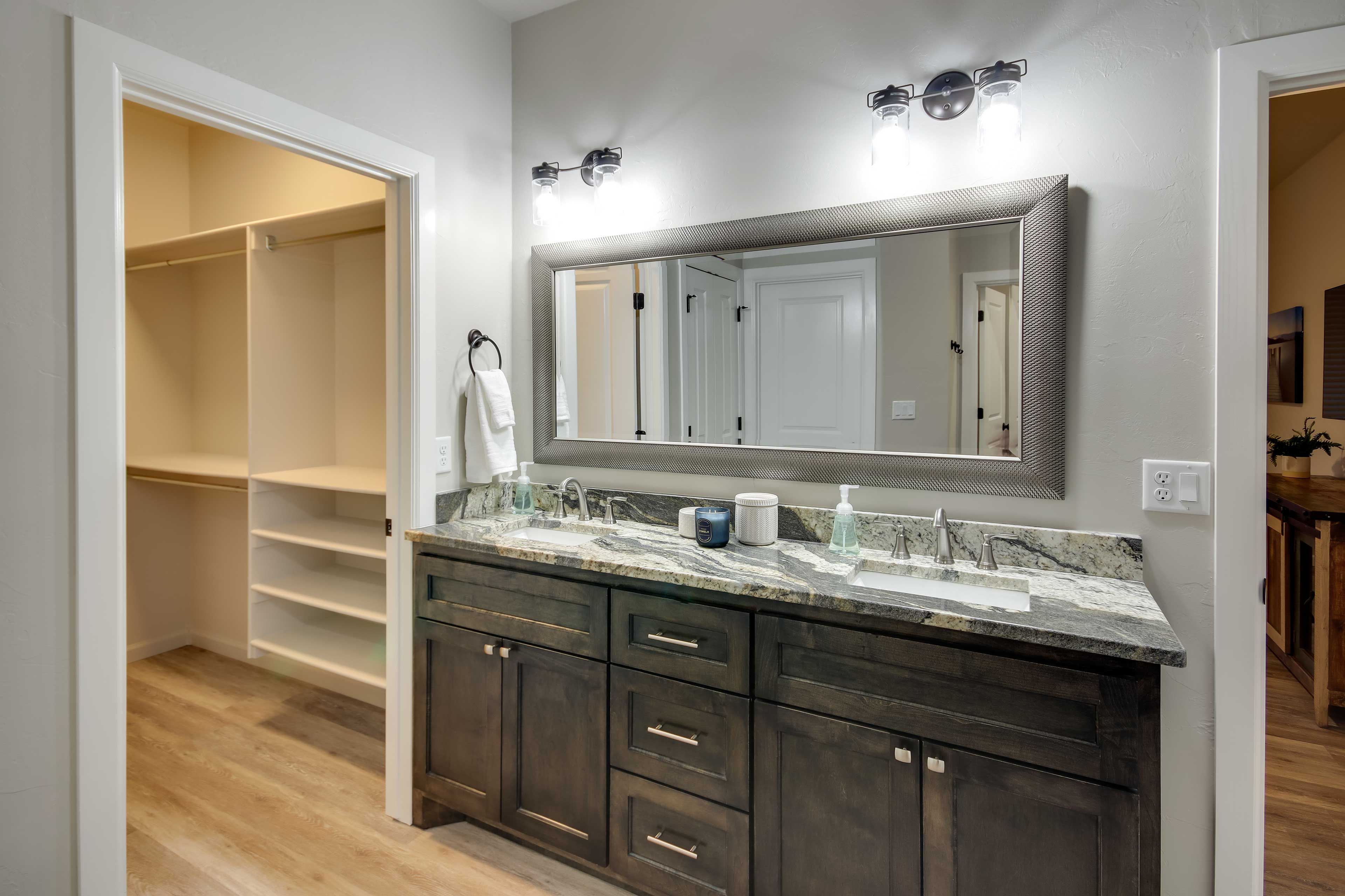 Full En-Suite Bathroom | Walk-In Closet