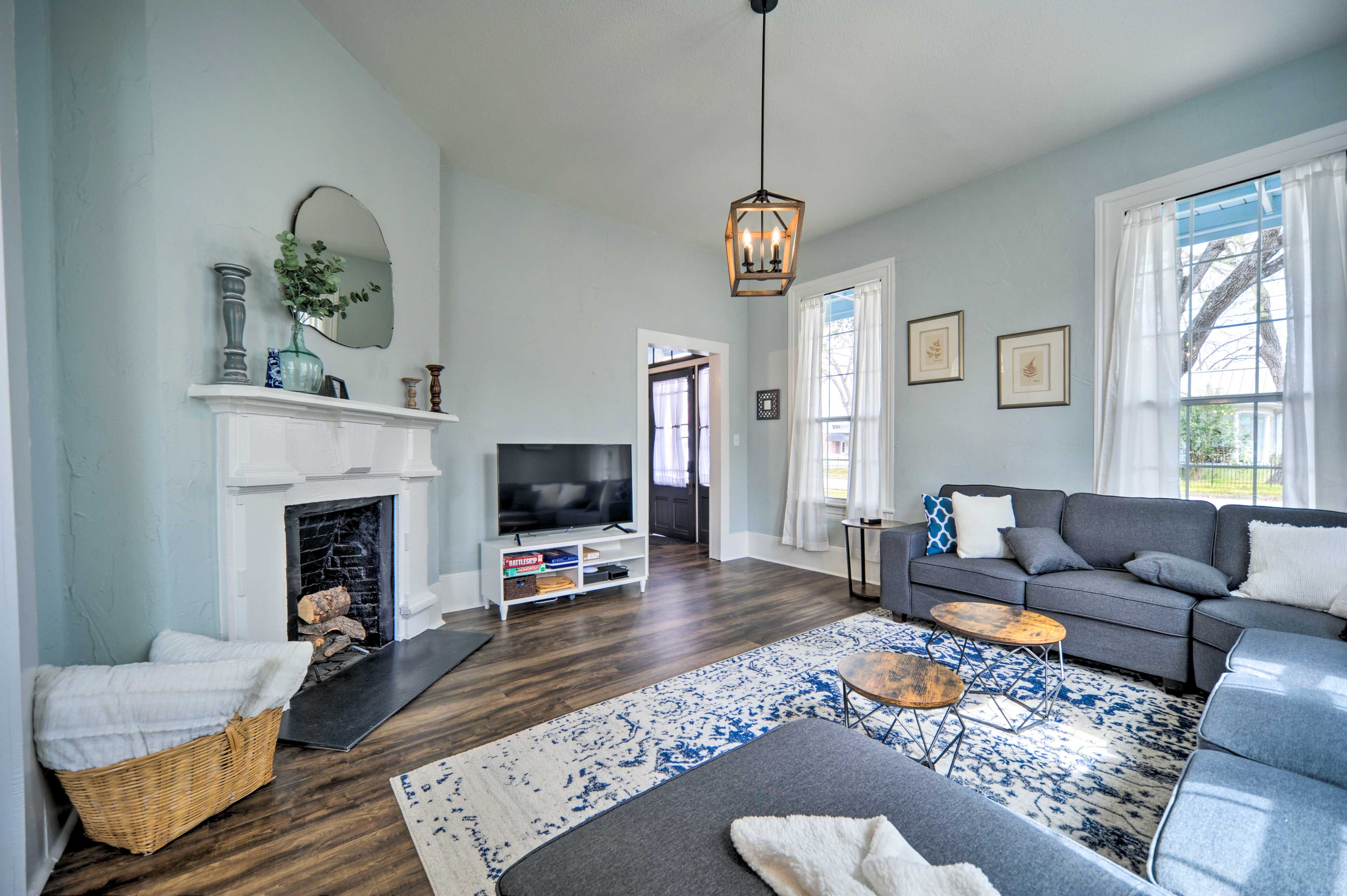 Living Room | Main Floor | Smart TV